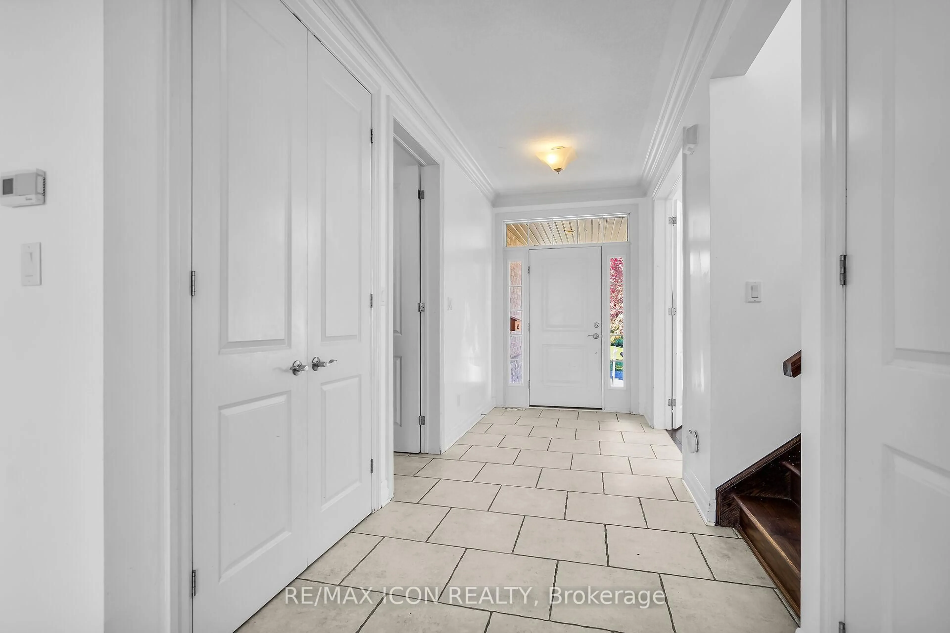Indoor entryway for 1734 Tigerlily Rd, London South Ontario N6K 0A3