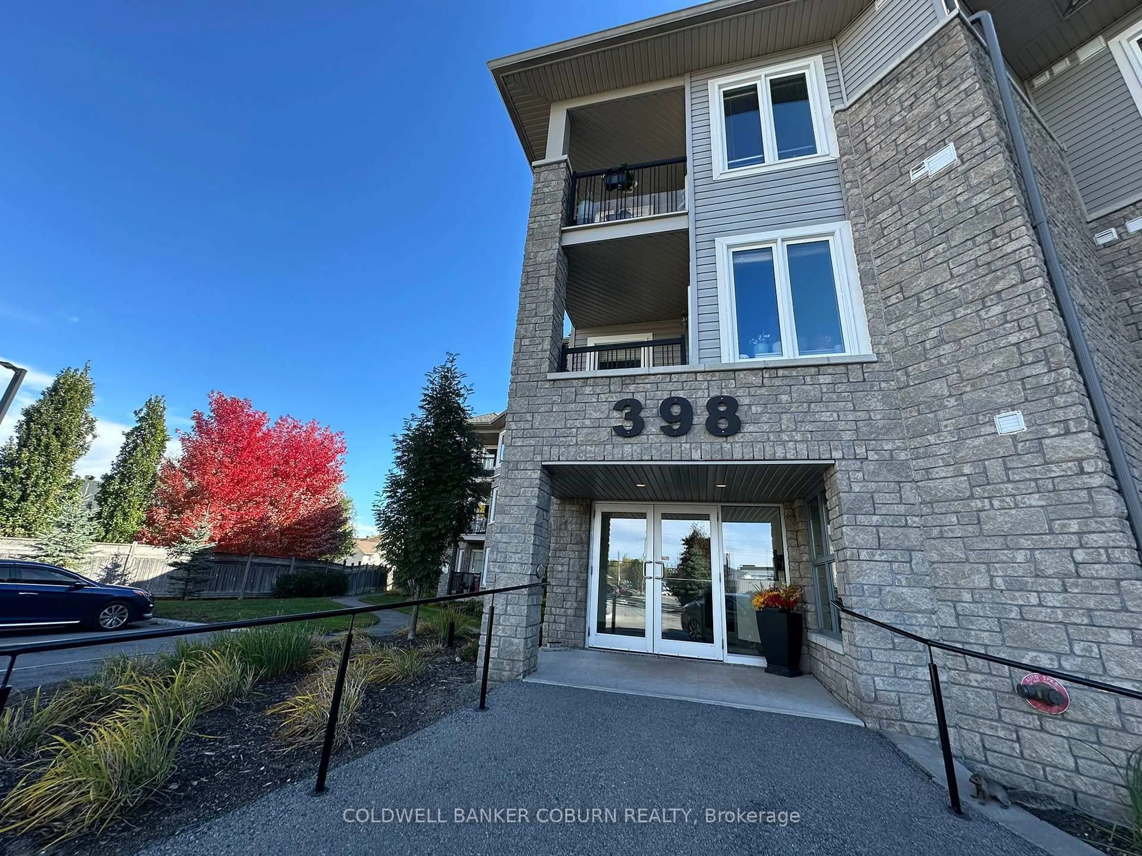 Indoor foyer for 398 Van Buren St #301, North Grenville Ontario K0G 1J0