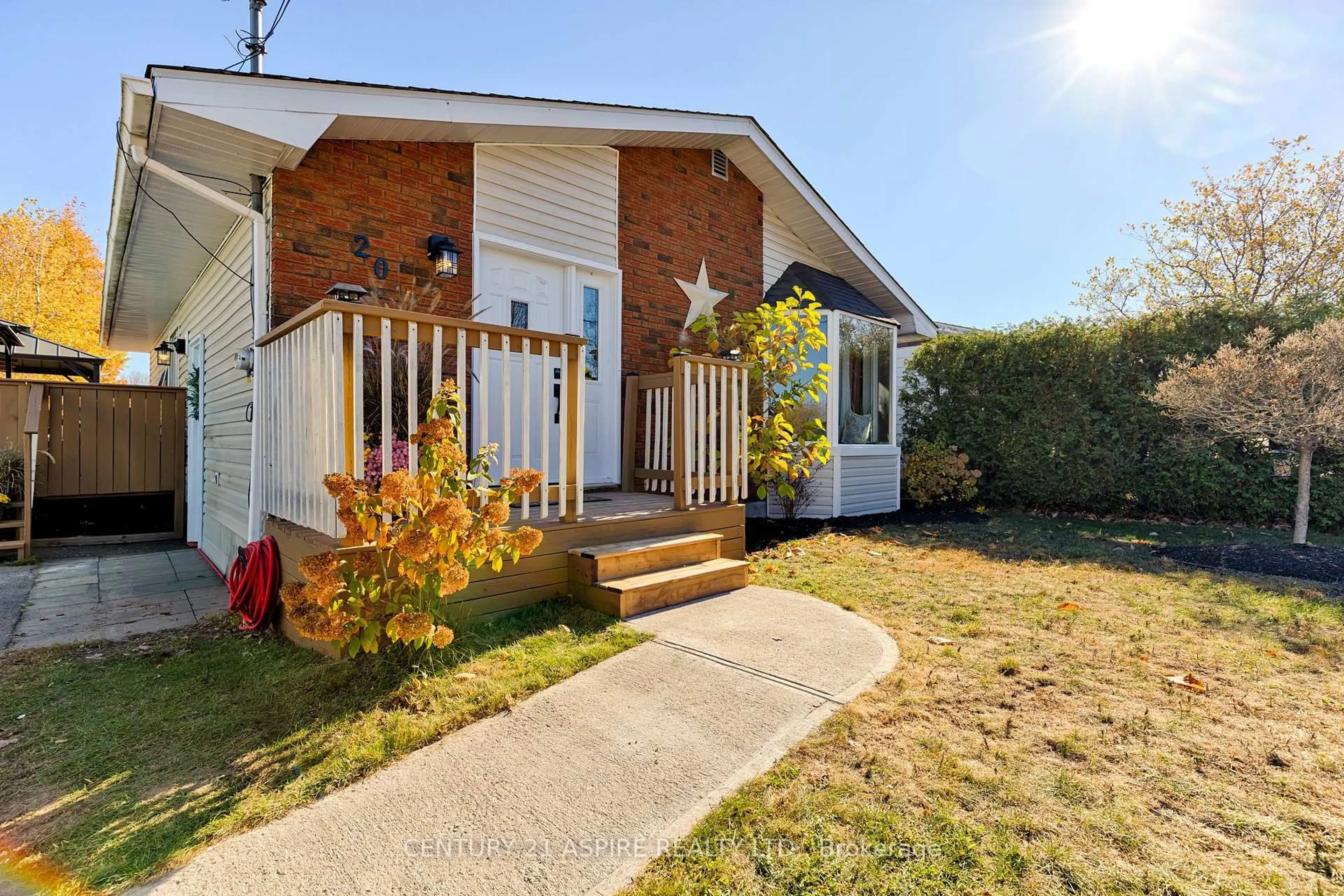 A pic from outside/outdoor area/front of a property/back of a property/a pic from drone, street for 20 John St, Petawawa Ontario K8H 1S4