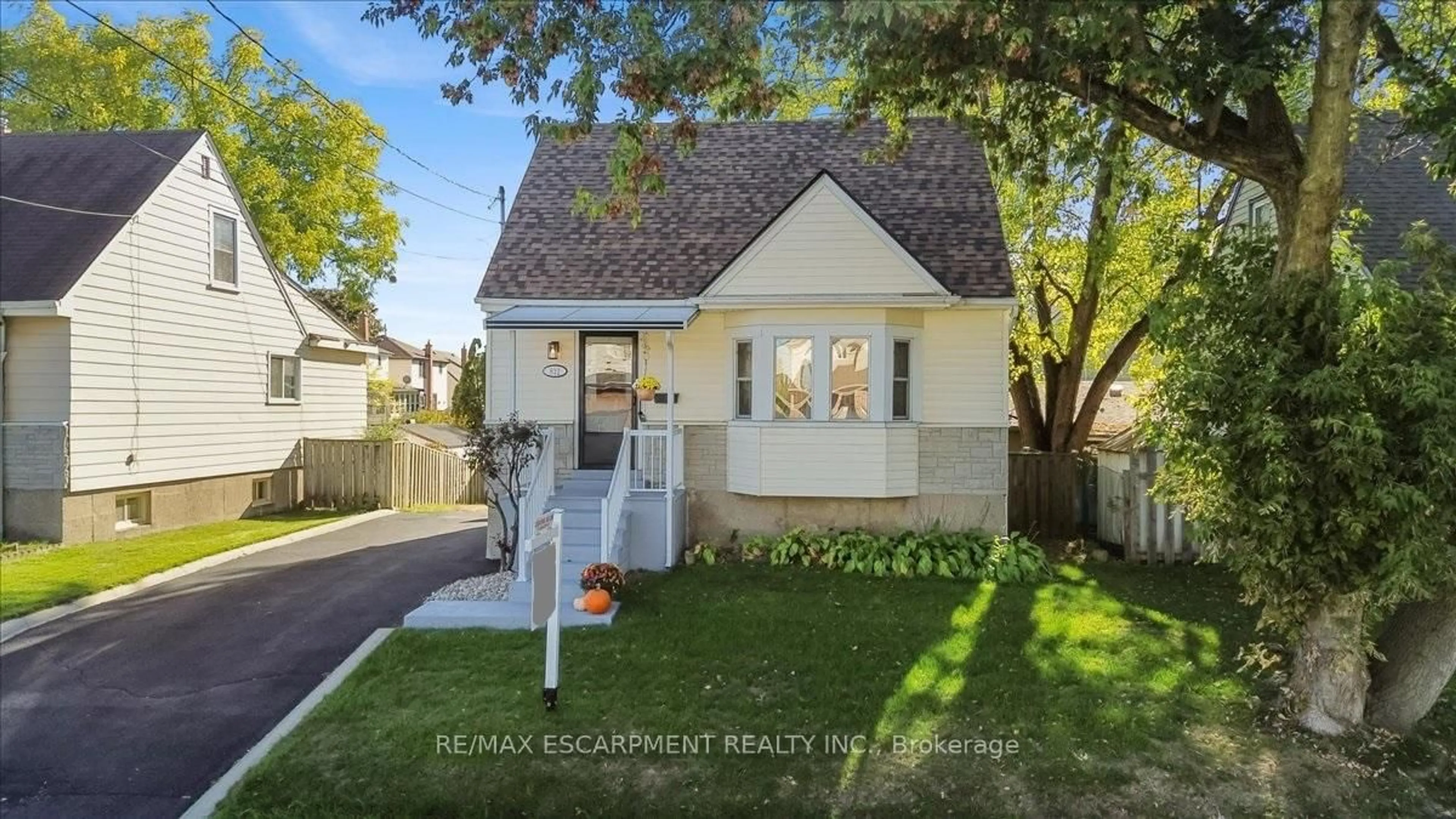 Unknown for 832 Queensdale Ave, Hamilton Ontario L8V 1N1