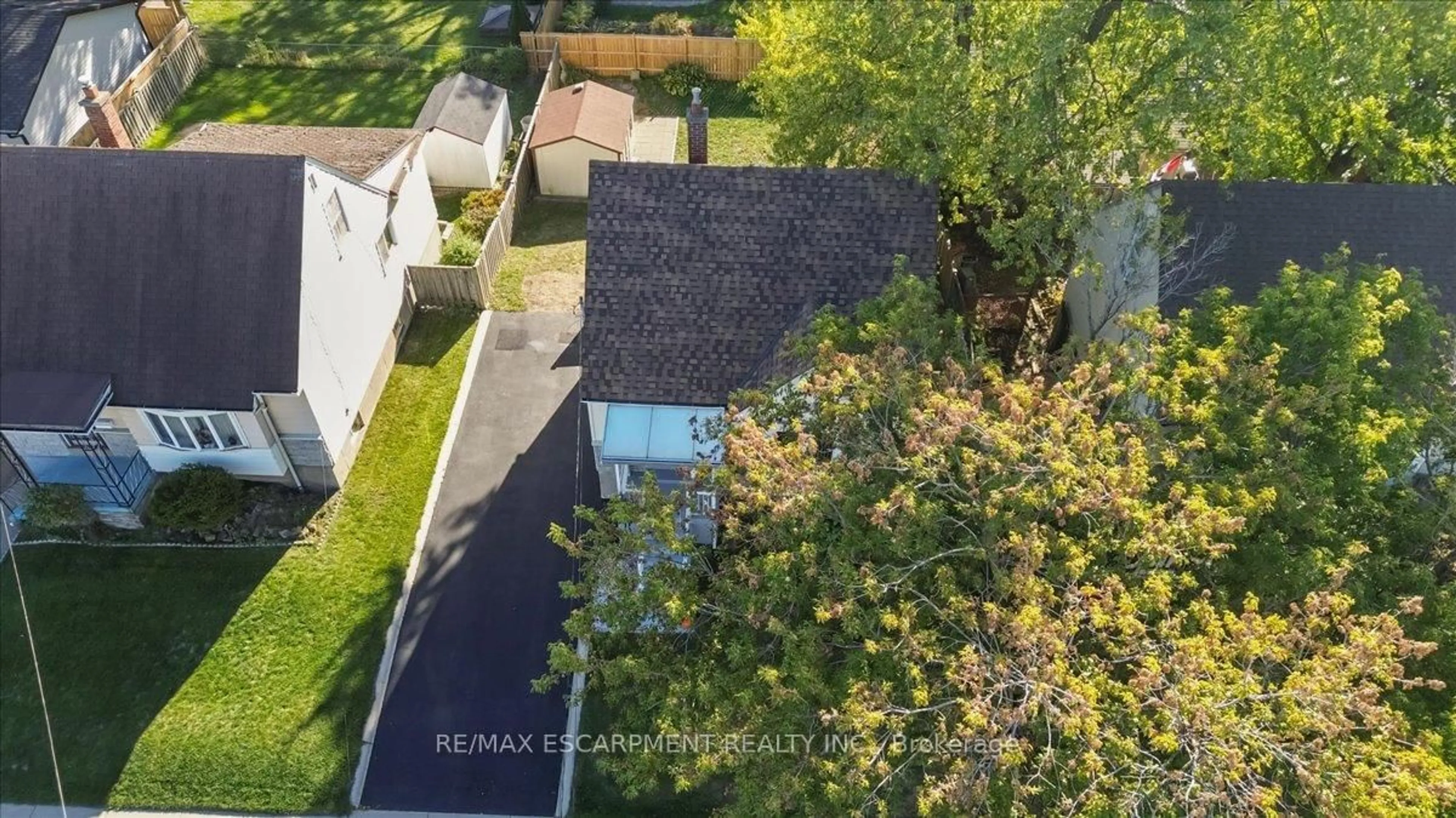 A pic from outside/outdoor area/front of a property/back of a property/a pic from drone, street for 832 Queensdale Ave, Hamilton Ontario L8V 1N1