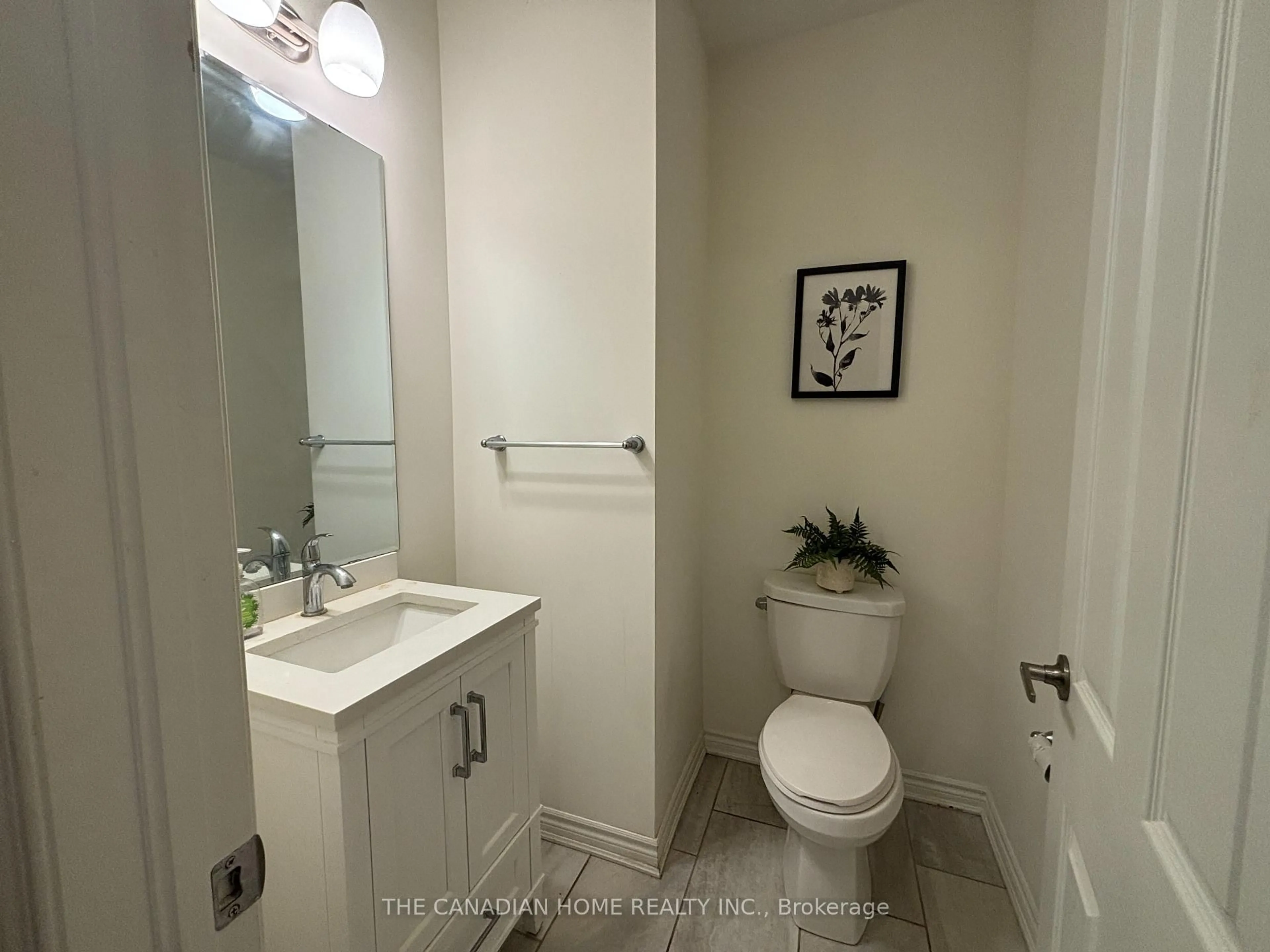 Standard bathroom, ceramic/tile floor for 152 Ridge Rd, Cambridge Ontario N3E 0C4