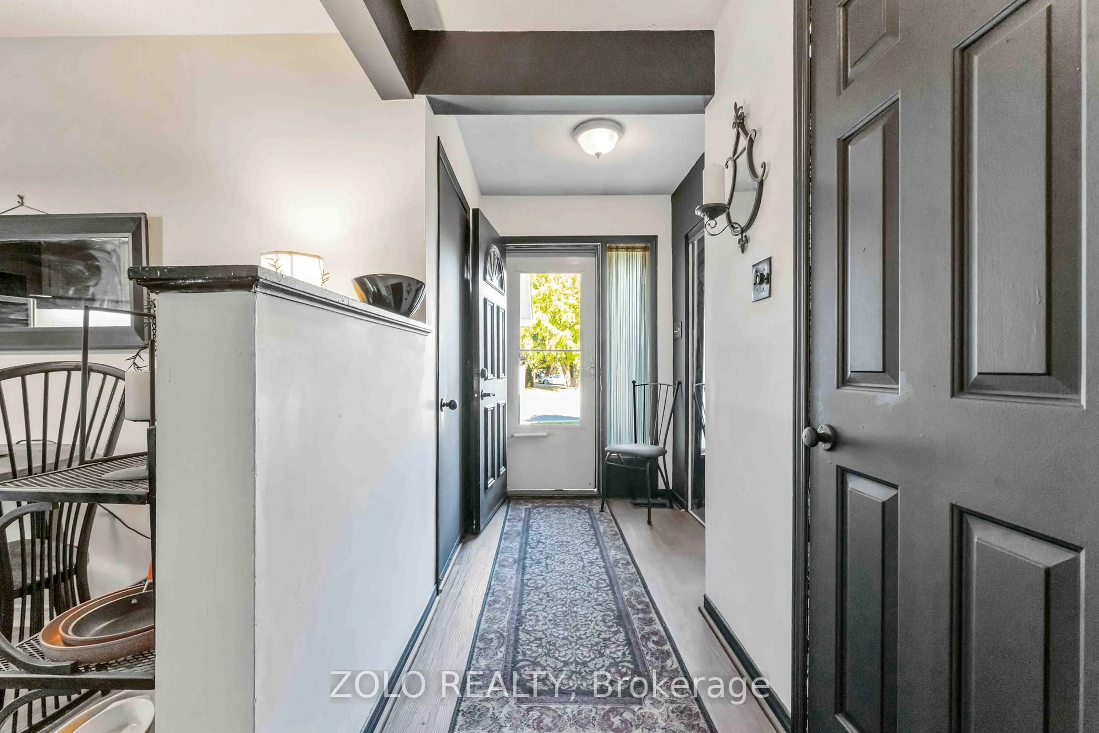 Indoor entryway for 176A Sherway Dr, Barrhaven Ontario K2J 1W7
