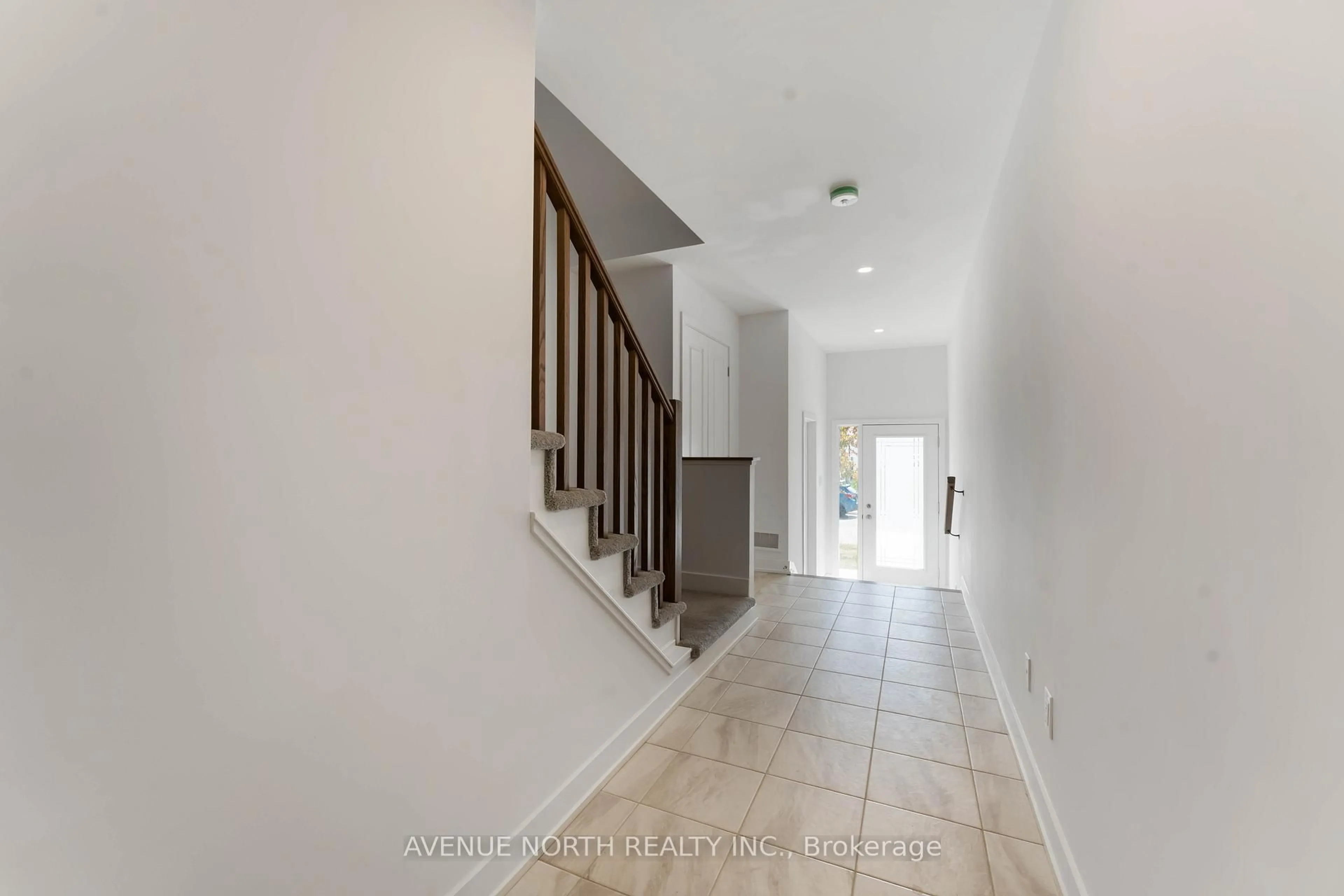 Indoor foyer for 870 Anciano Cres, Stittsville Ontario K2S 2R8