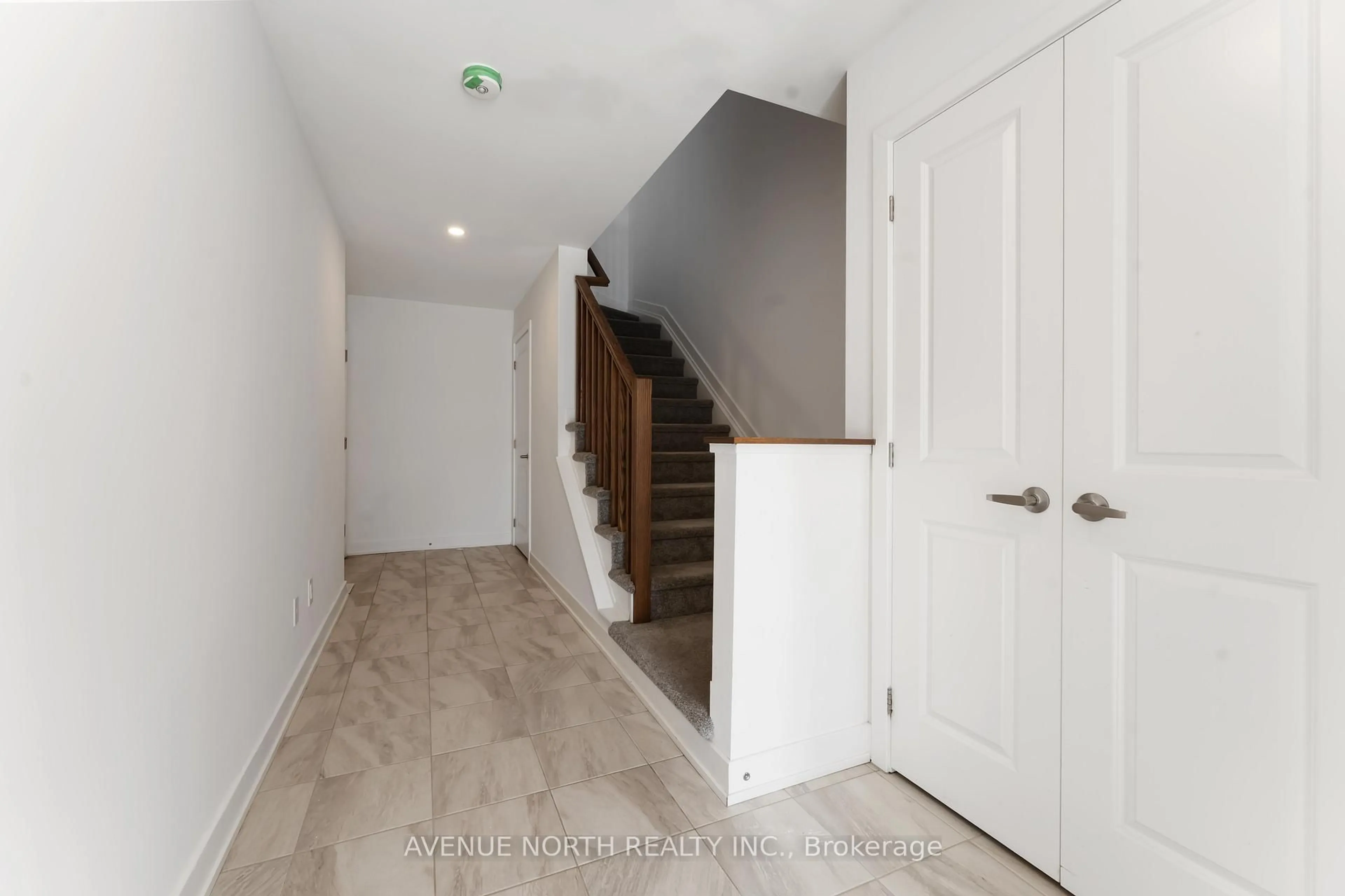 Indoor entryway for 870 Anciano Cres, Stittsville Ontario K2S 2R8
