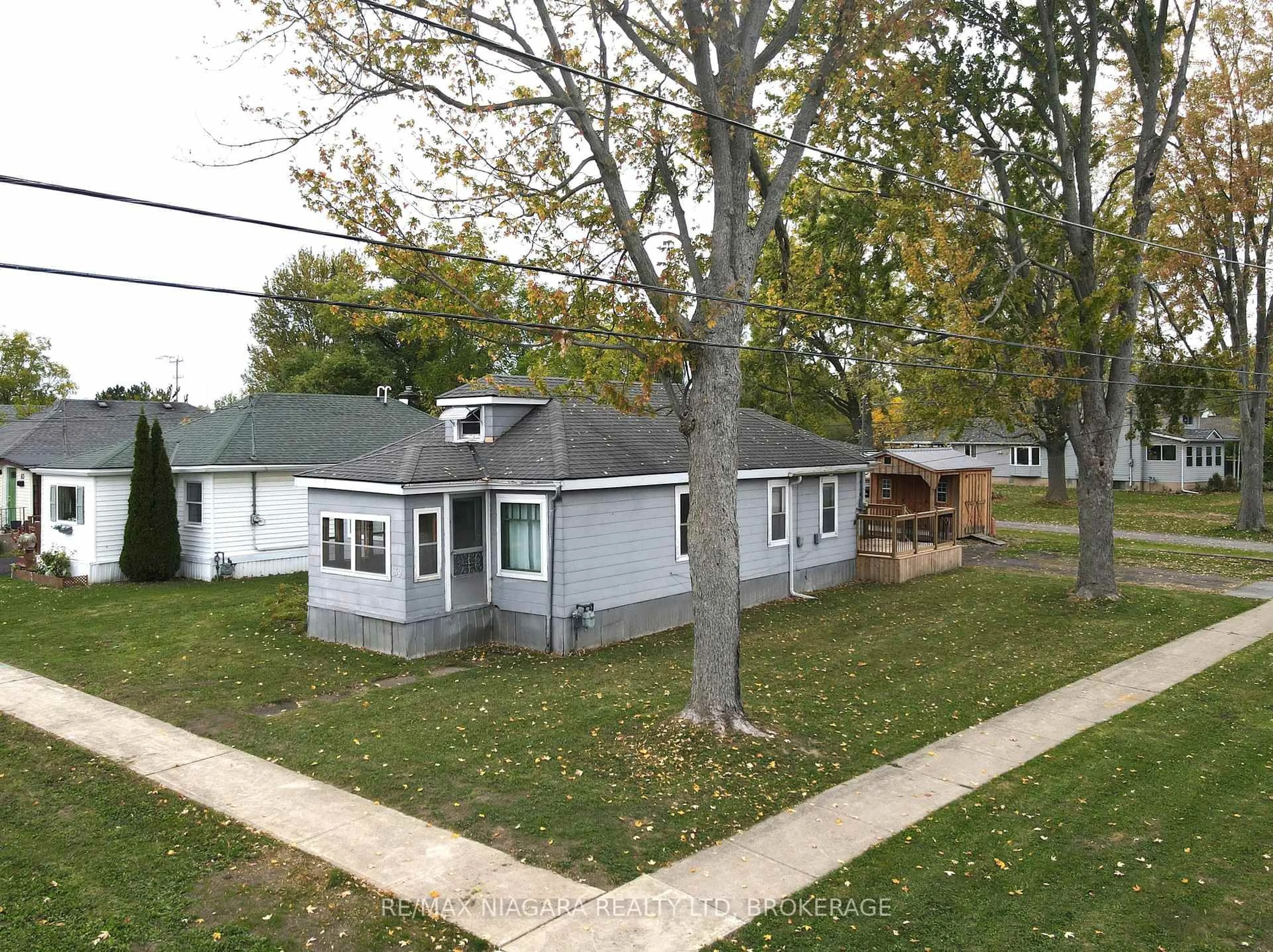 A pic from outside/outdoor area/front of a property/back of a property/a pic from drone, street for 59 Radford Ave, Fort Erie Ontario L2A 5H7