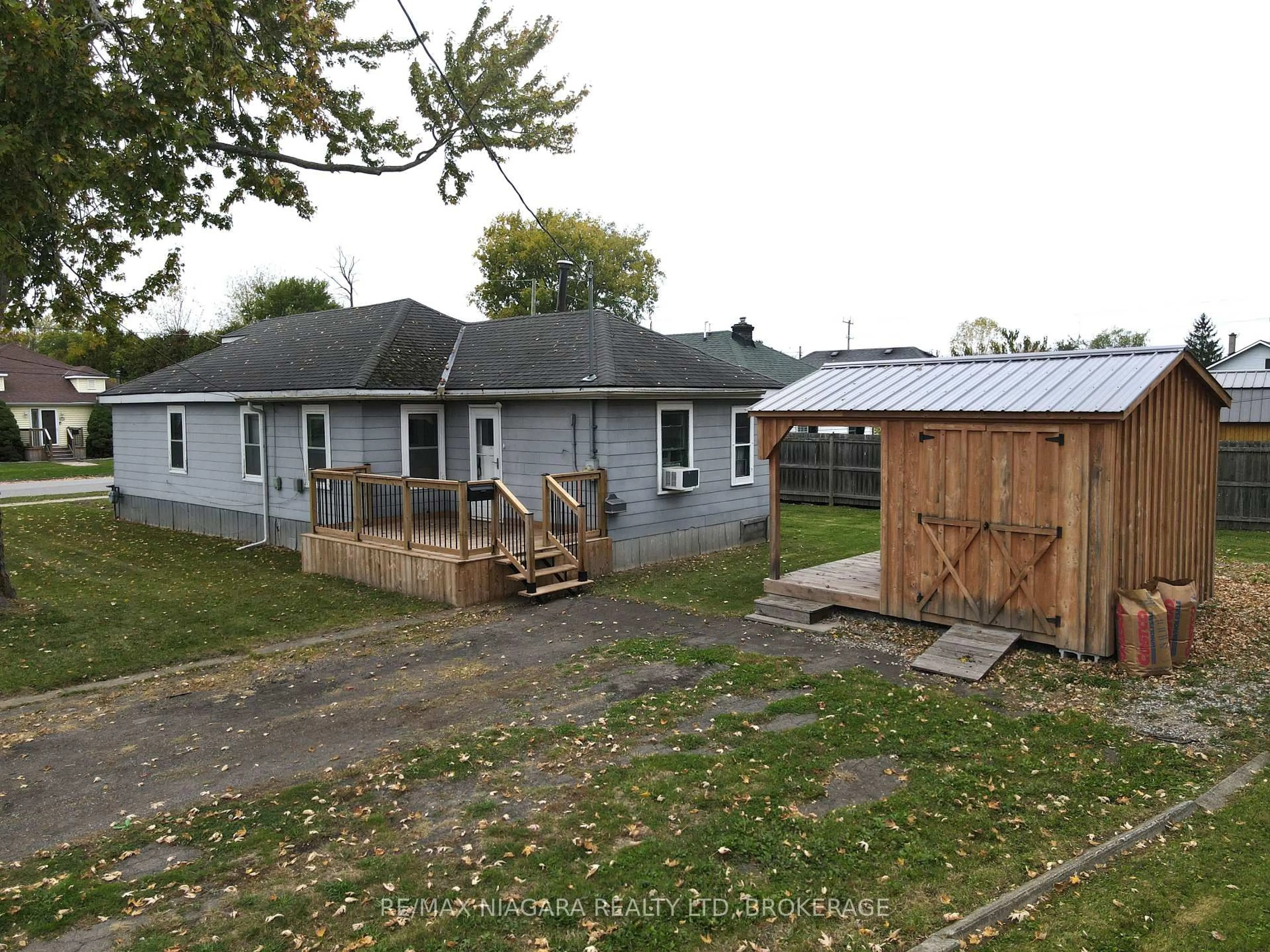 A pic from outside/outdoor area/front of a property/back of a property/a pic from drone, street for 59 Radford Ave, Fort Erie Ontario L2A 5H7