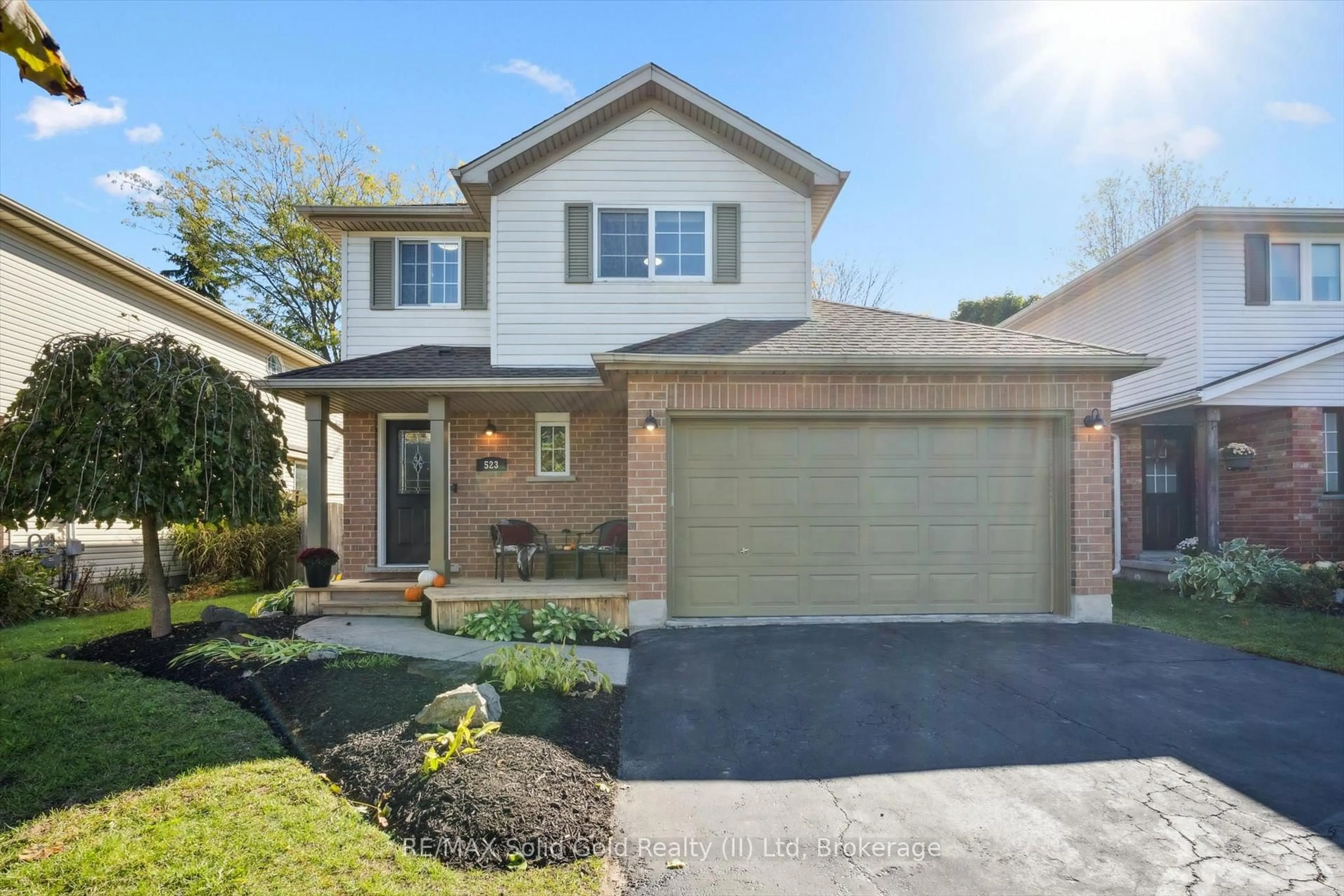 Home with brick exterior material, street for 523 Exmoor St, Waterloo Ontario N2K 3T8
