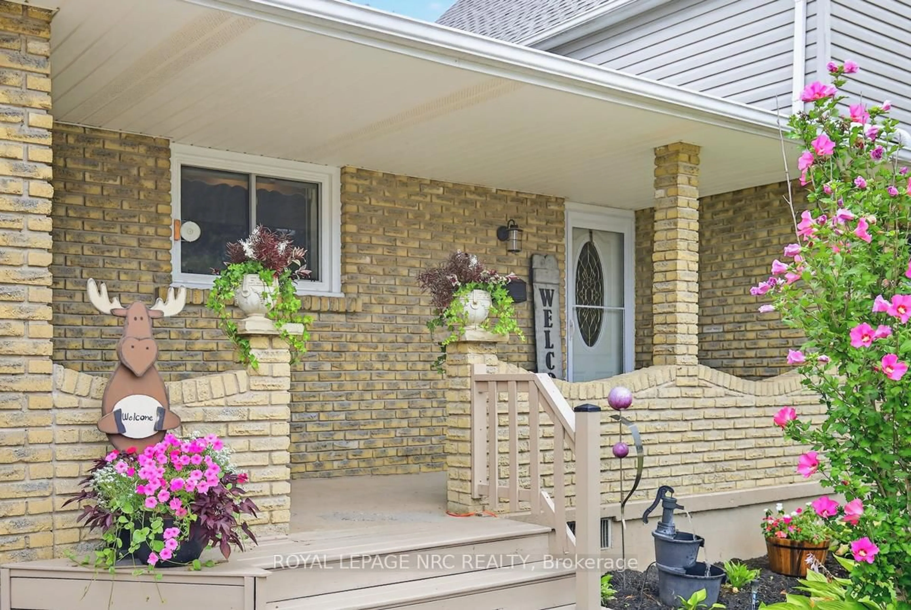 Home with brick exterior material, street for 56 SANTONE Ave, Welland Ontario L3C 2J4