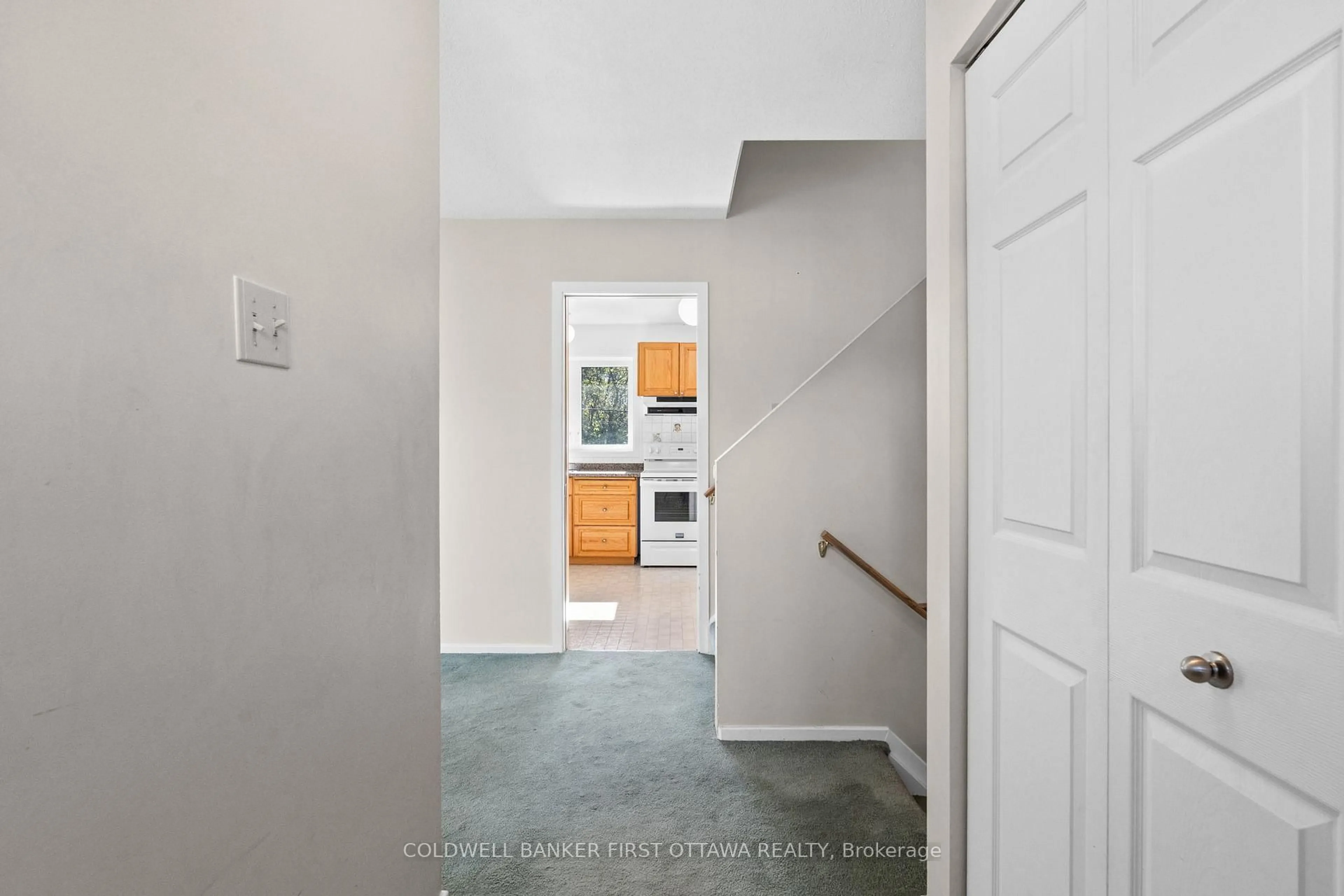 Indoor entryway for 7 Middlewood Crt, Munster Ontario K0A 3P0
