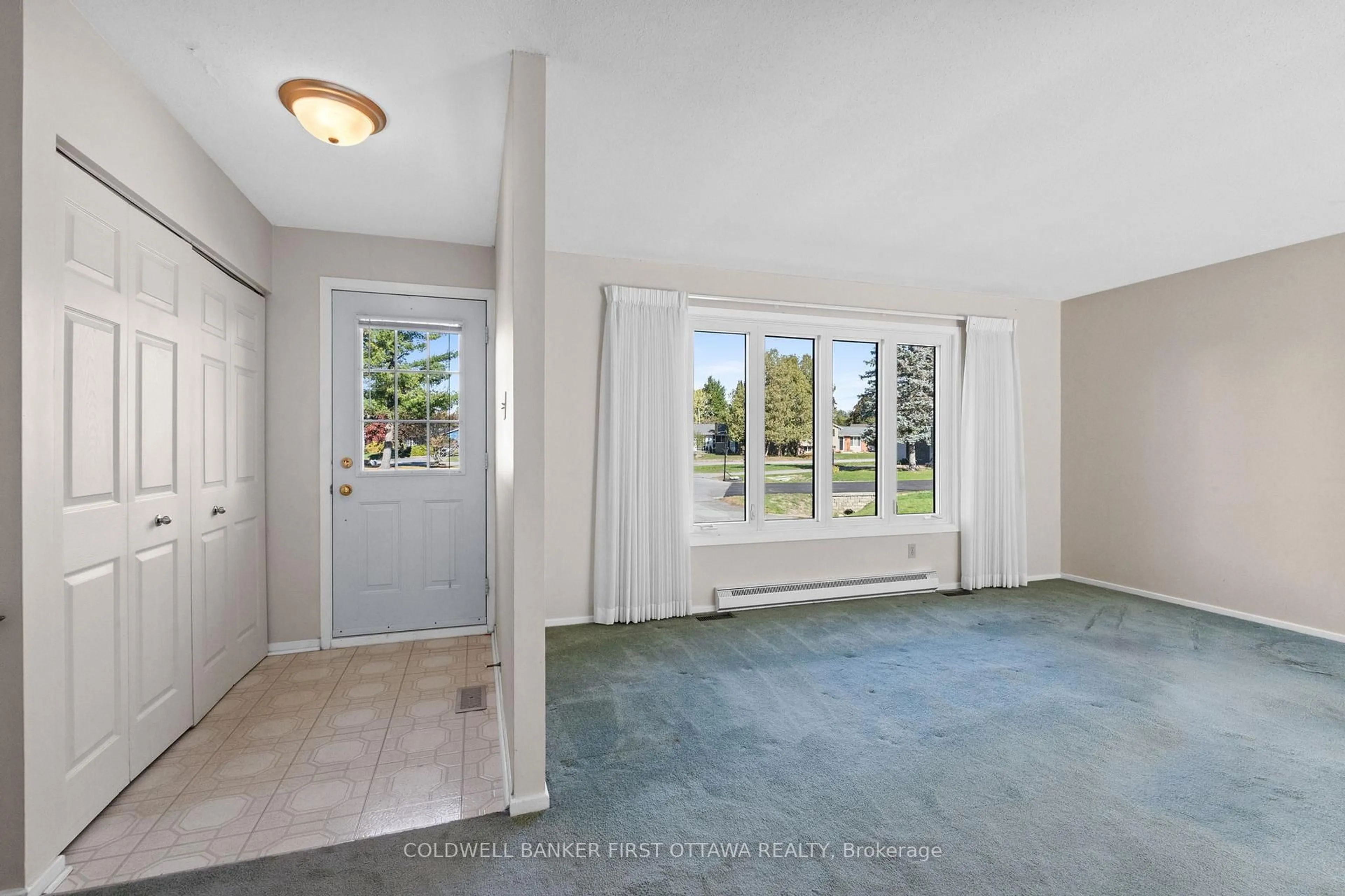 Indoor entryway for 7 Middlewood Crt, Munster Ontario K0A 3P0