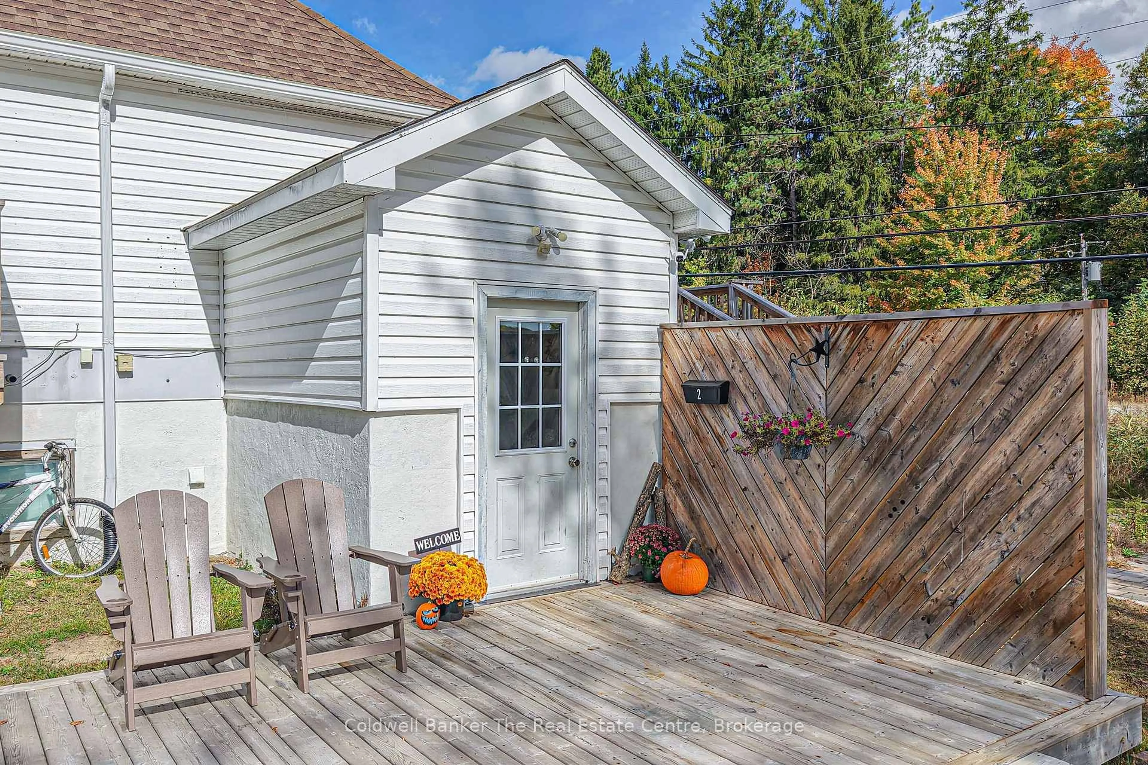 Patio, street for 120 Bakery Lane, Gravenhurst Ontario P1P 1T6