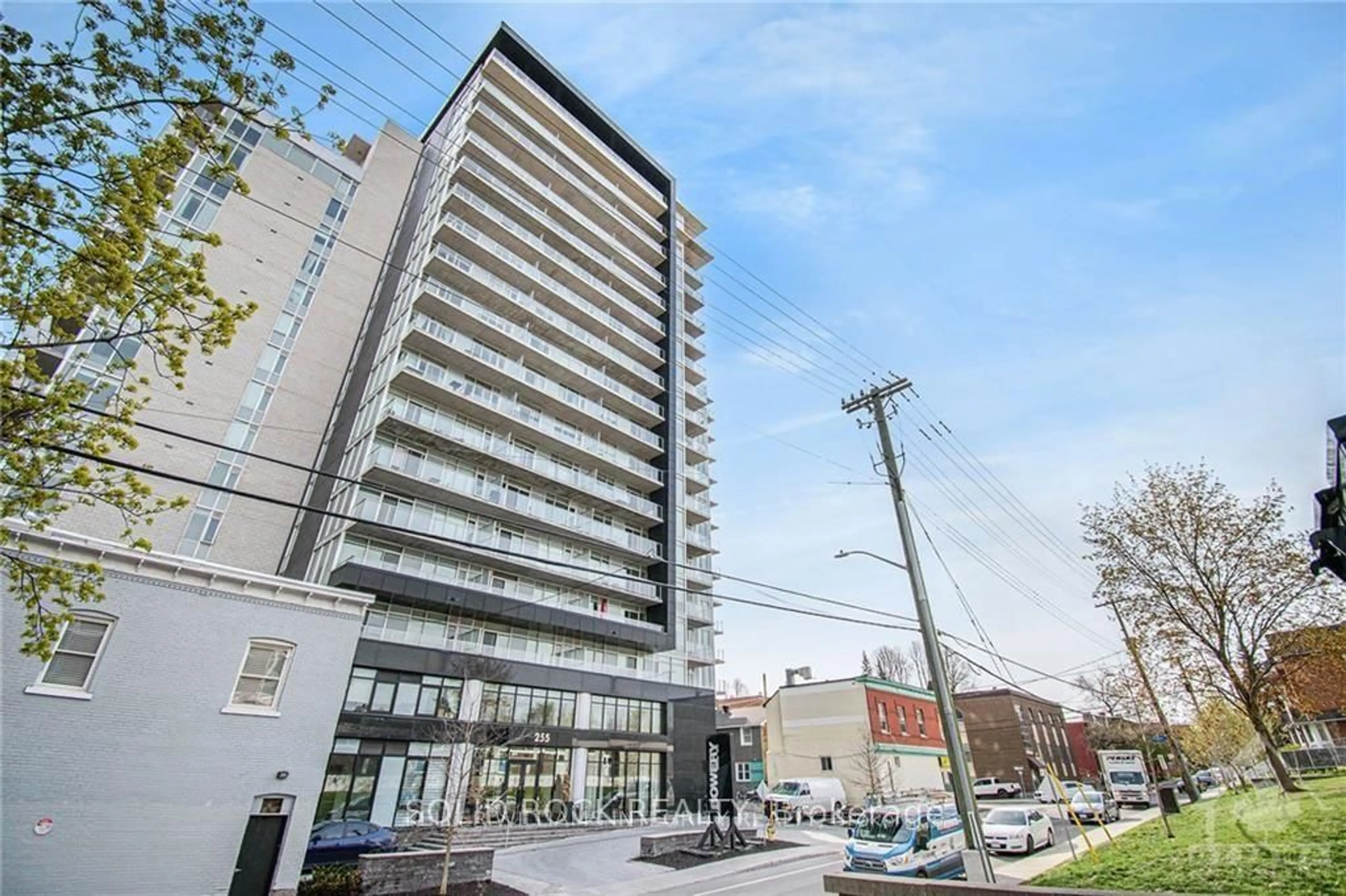 Unknown for 255 Bay St #213, Ottawa Ontario K1R 5Z4