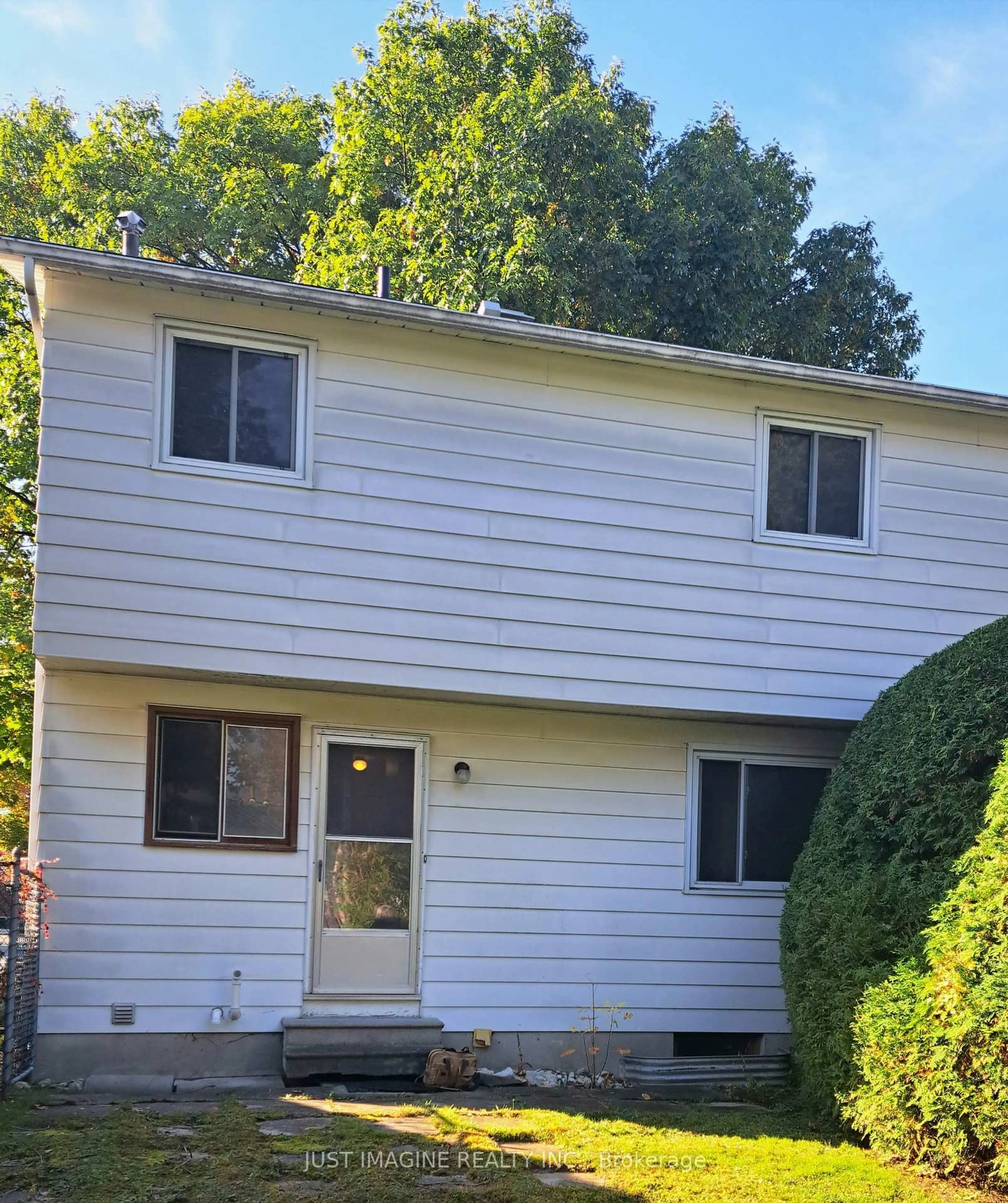 Home with vinyl exterior material, street for 226 Old Colony Rd, Ottawa Ontario K2L 1M7