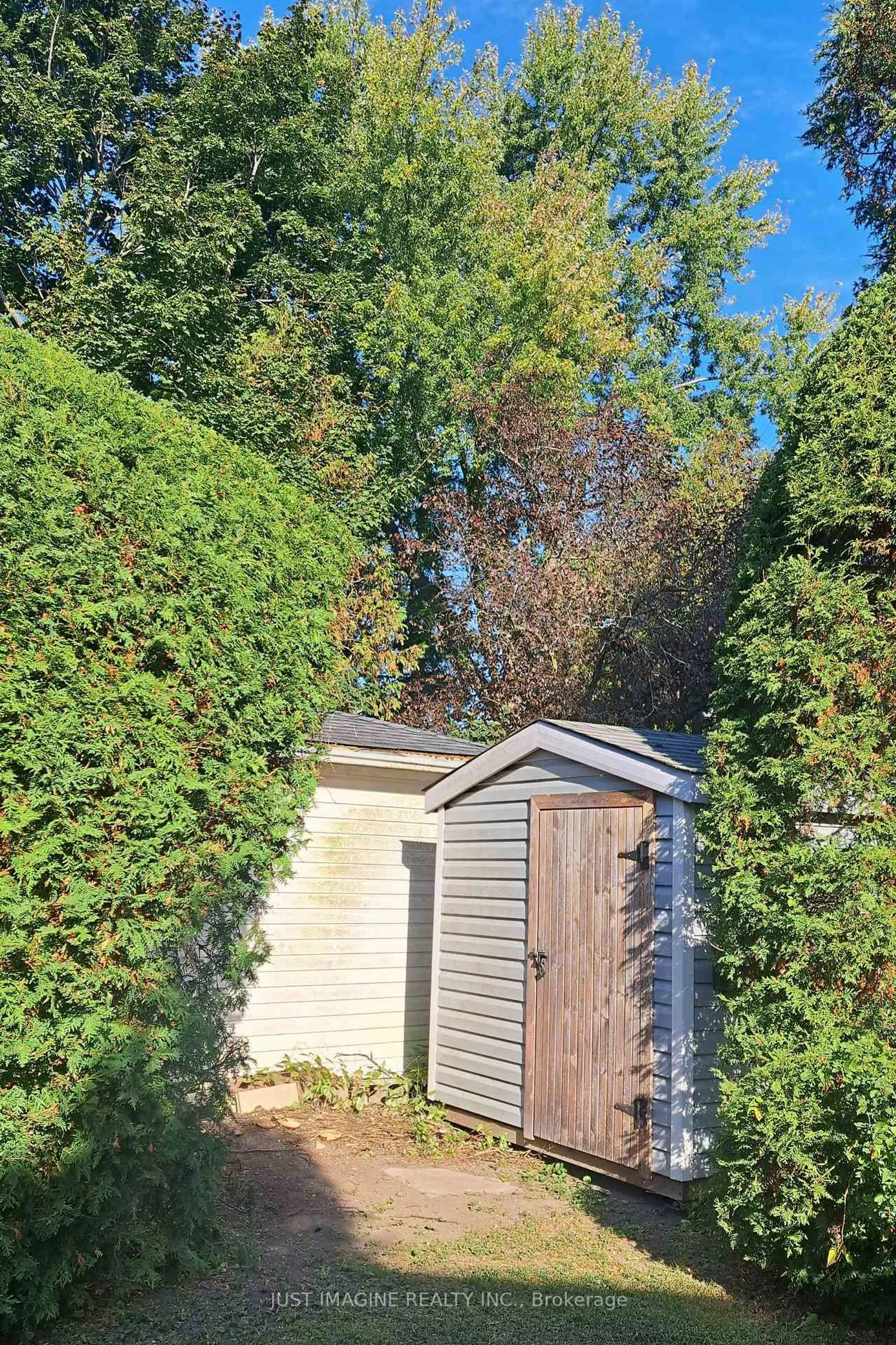 Shed for 226 Old Colony Rd, Ottawa Ontario K2L 1M7
