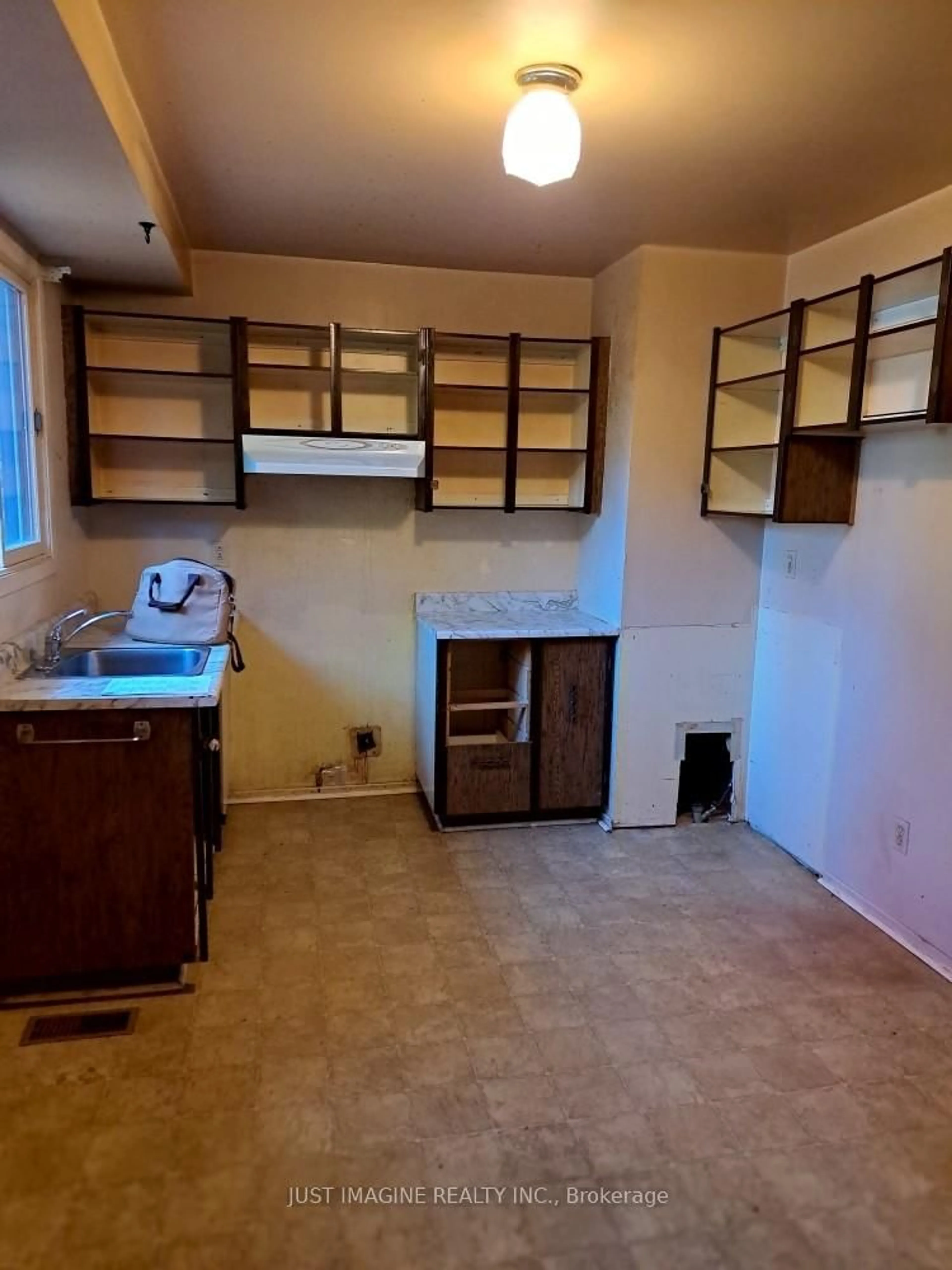 Unknown for 226 Old Colony Rd, Ottawa Ontario K2L 1M7