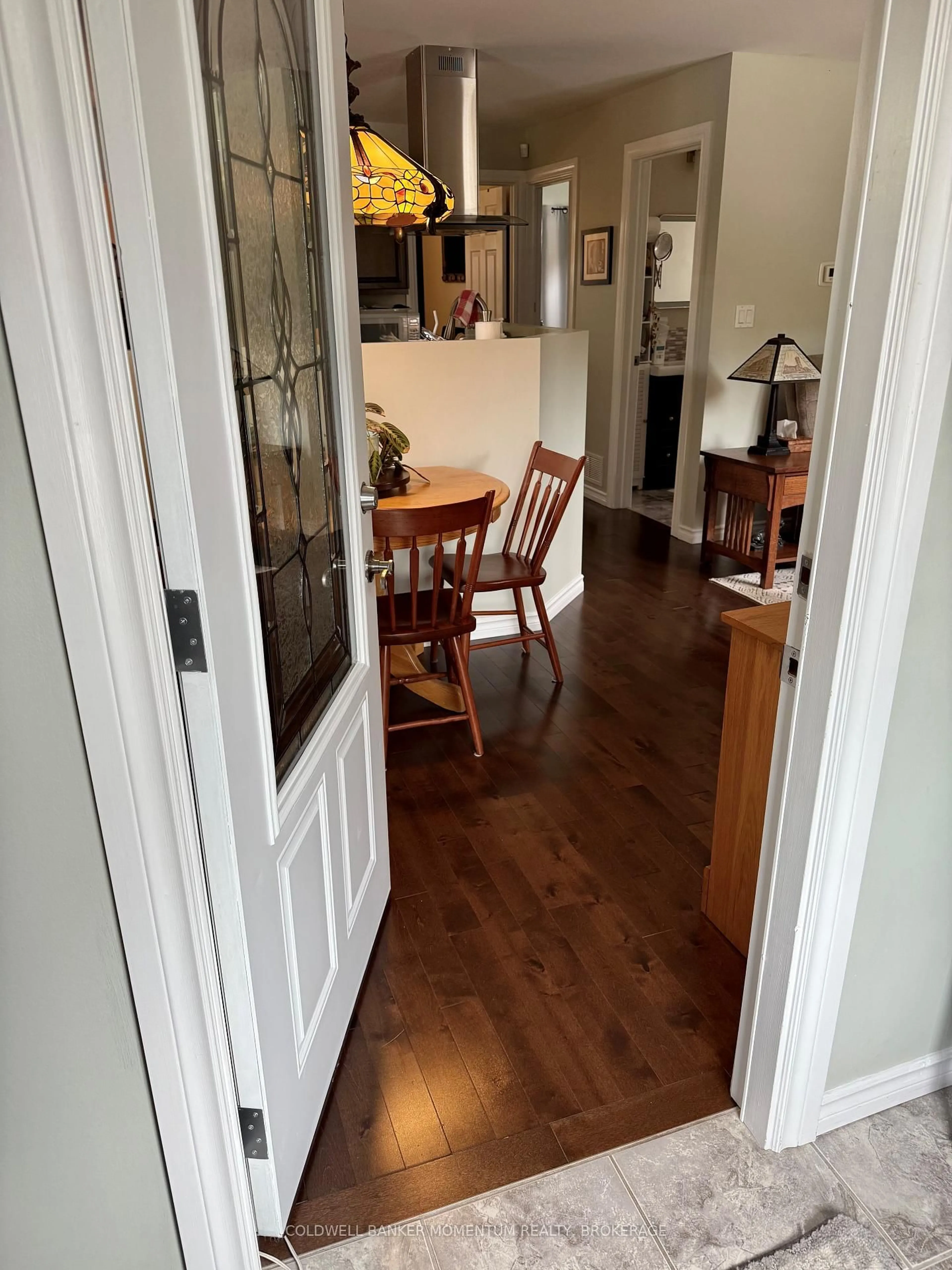 Indoor entryway for 4819 Sixth Ave, Niagara Falls Ontario L2E 4T8