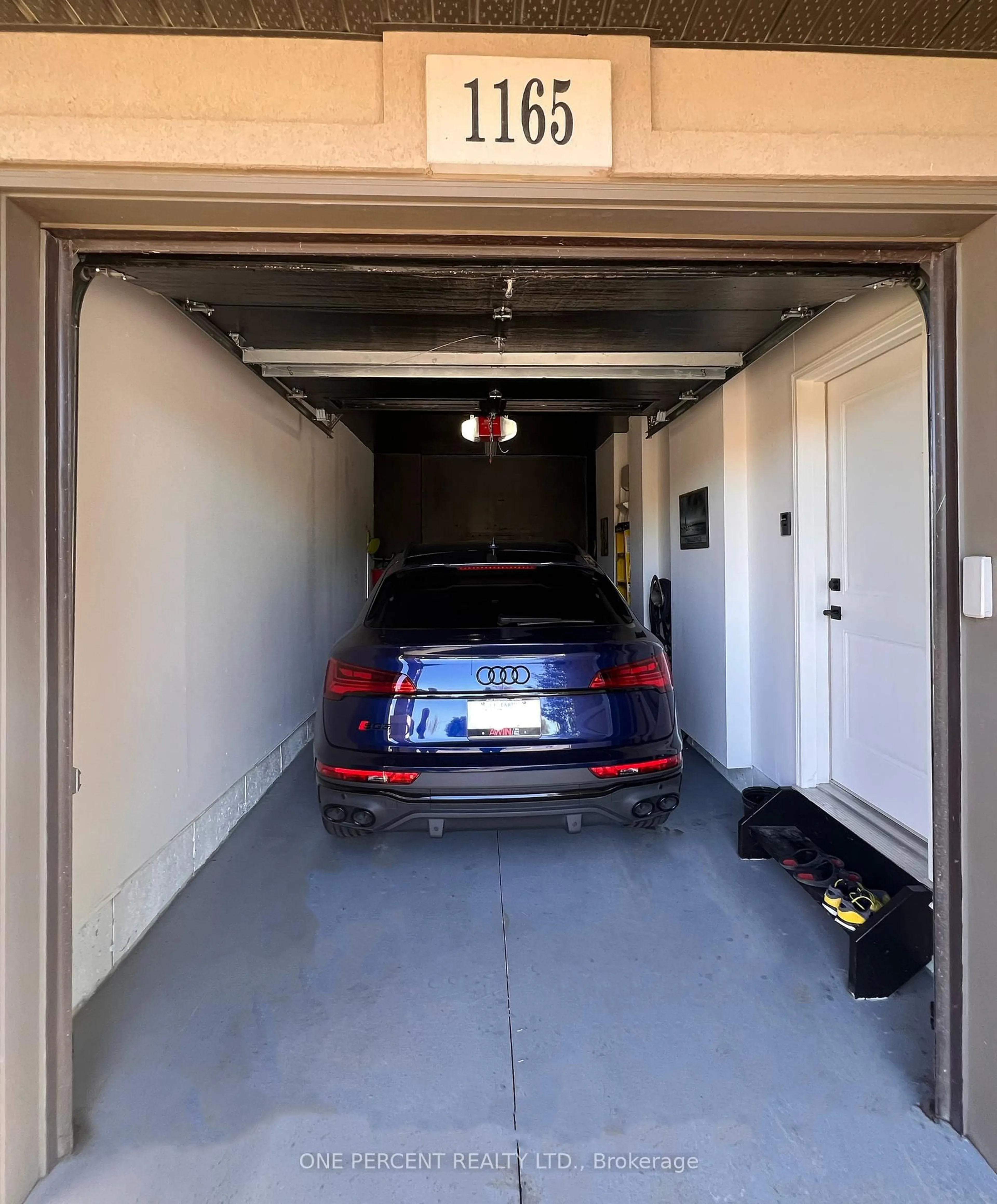 Indoor garage for 1165 West 5th St, Hamilton Ontario L9B 1J5
