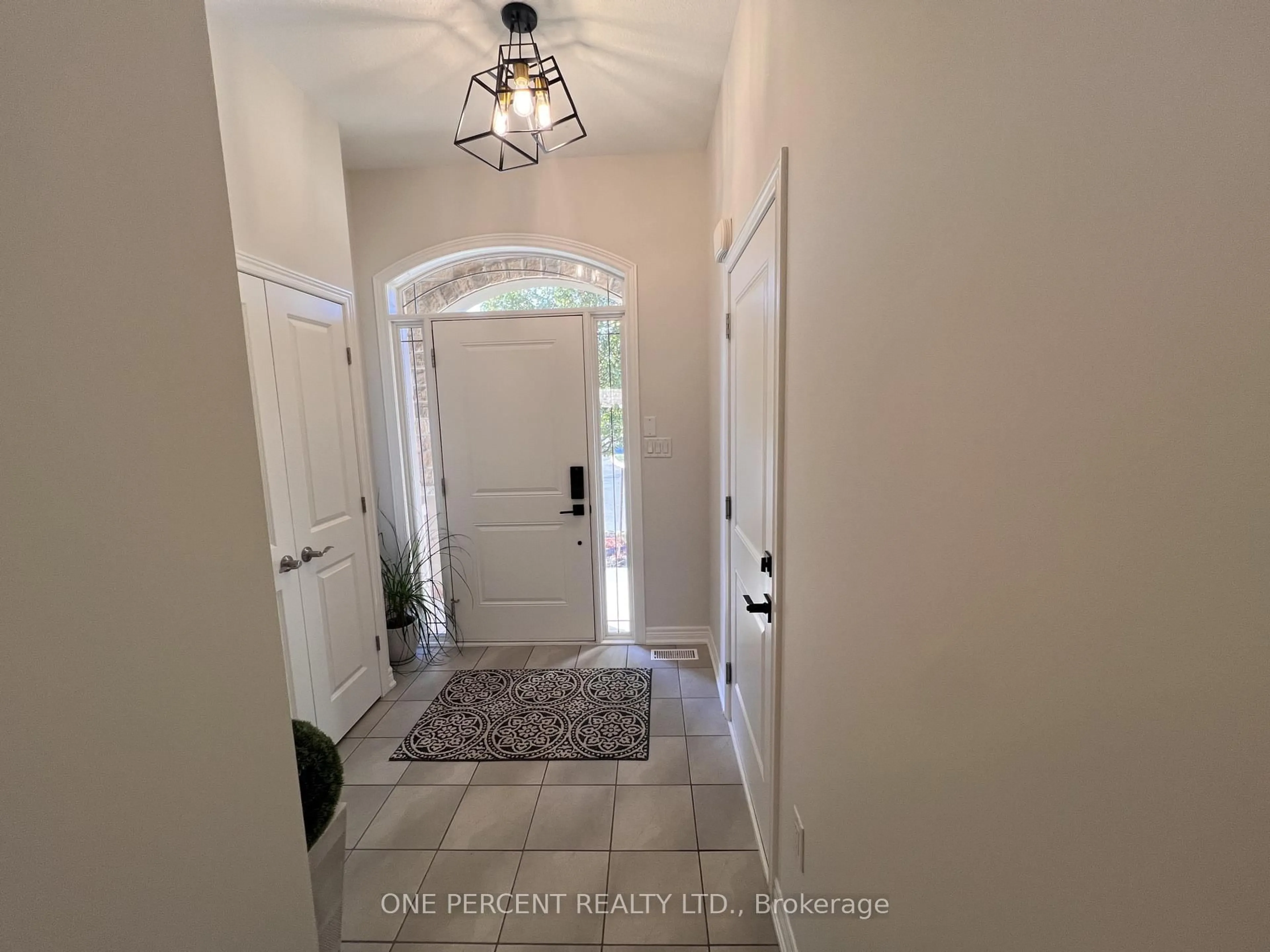 Indoor entryway for 1165 West 5th St, Hamilton Ontario L9B 1J5