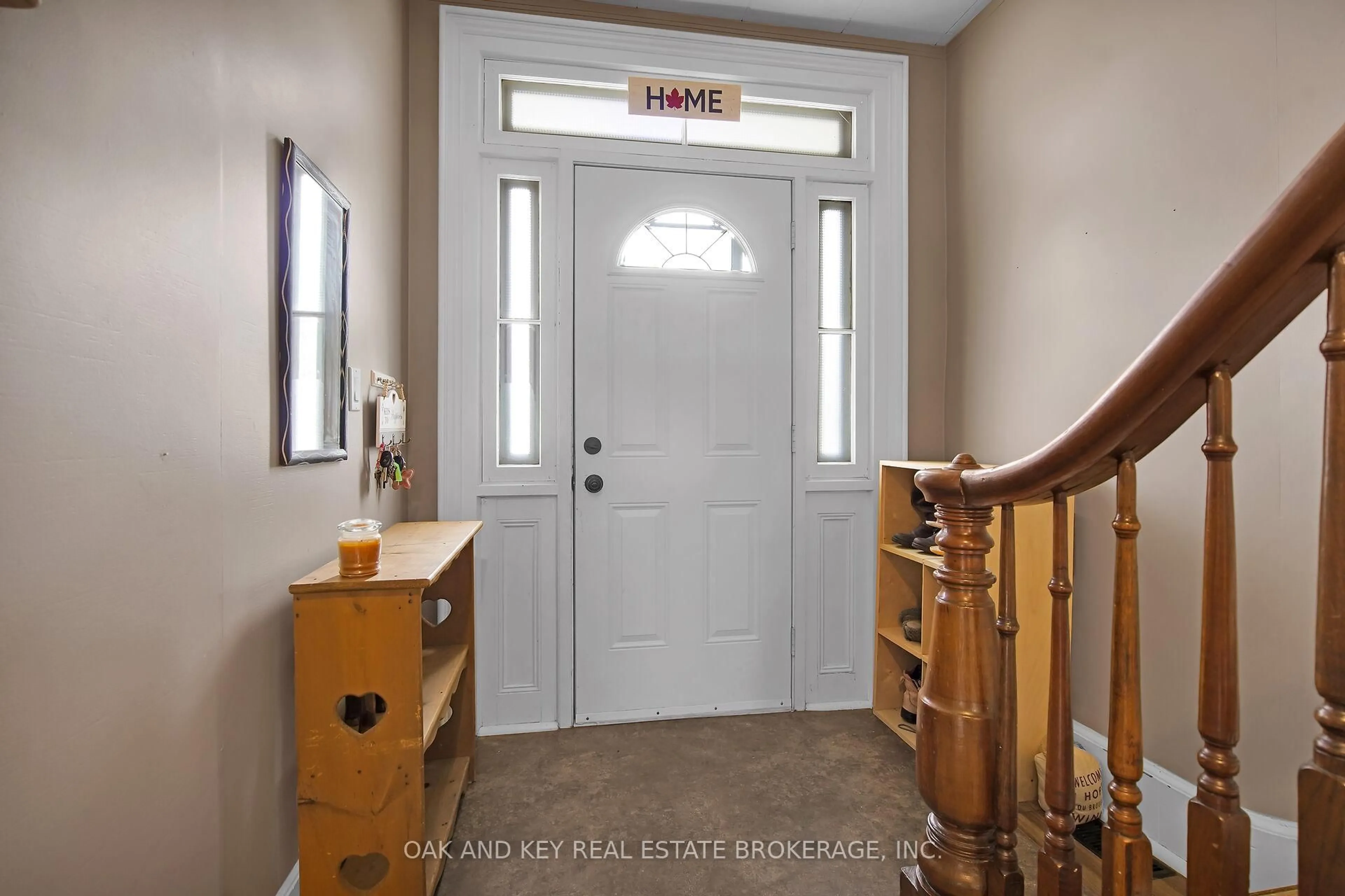 Indoor entryway for 1 Prince St, Lambton Shores Ontario N0N 1J0