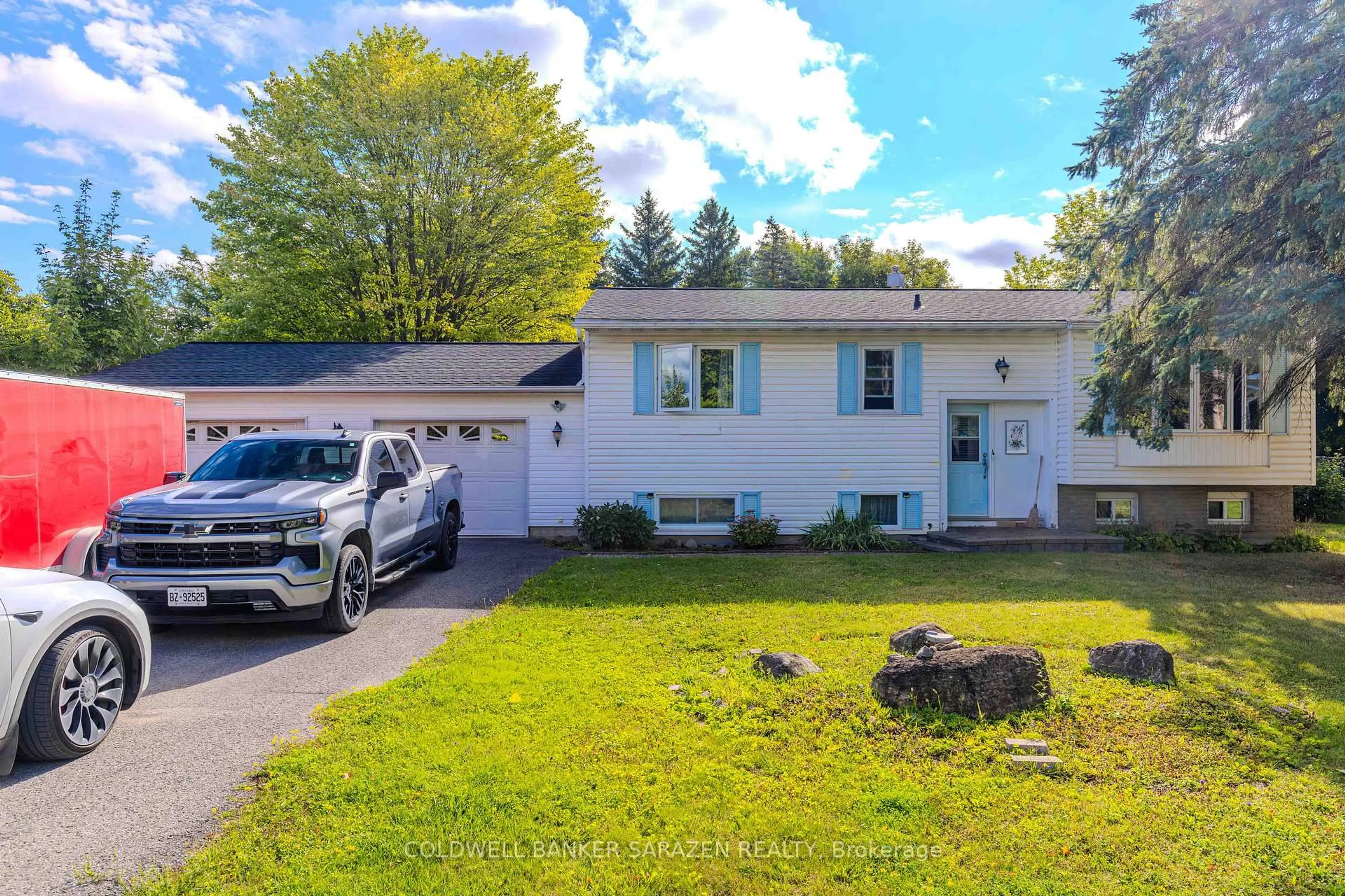 Home with vinyl exterior material, street for 6535 RIDEAU VALLEY Dr, Manotick Ontario K4M 1B3