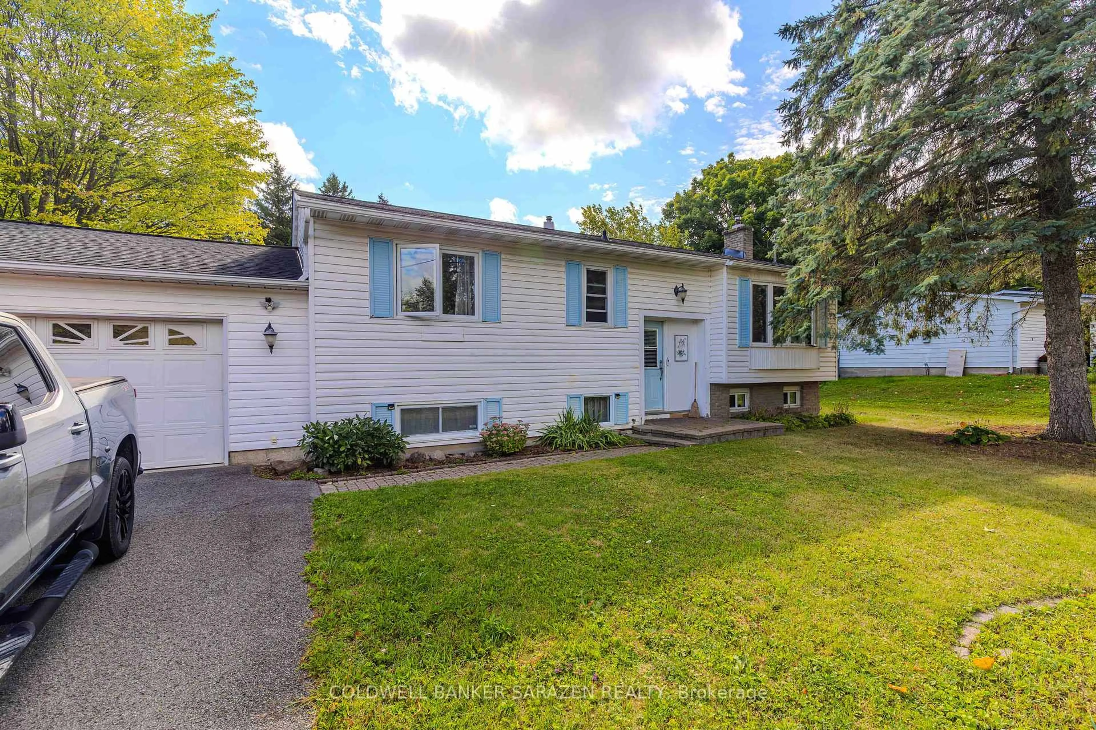 Home with vinyl exterior material, street for 6535 RIDEAU VALLEY Dr, Manotick Ontario K4M 1B3