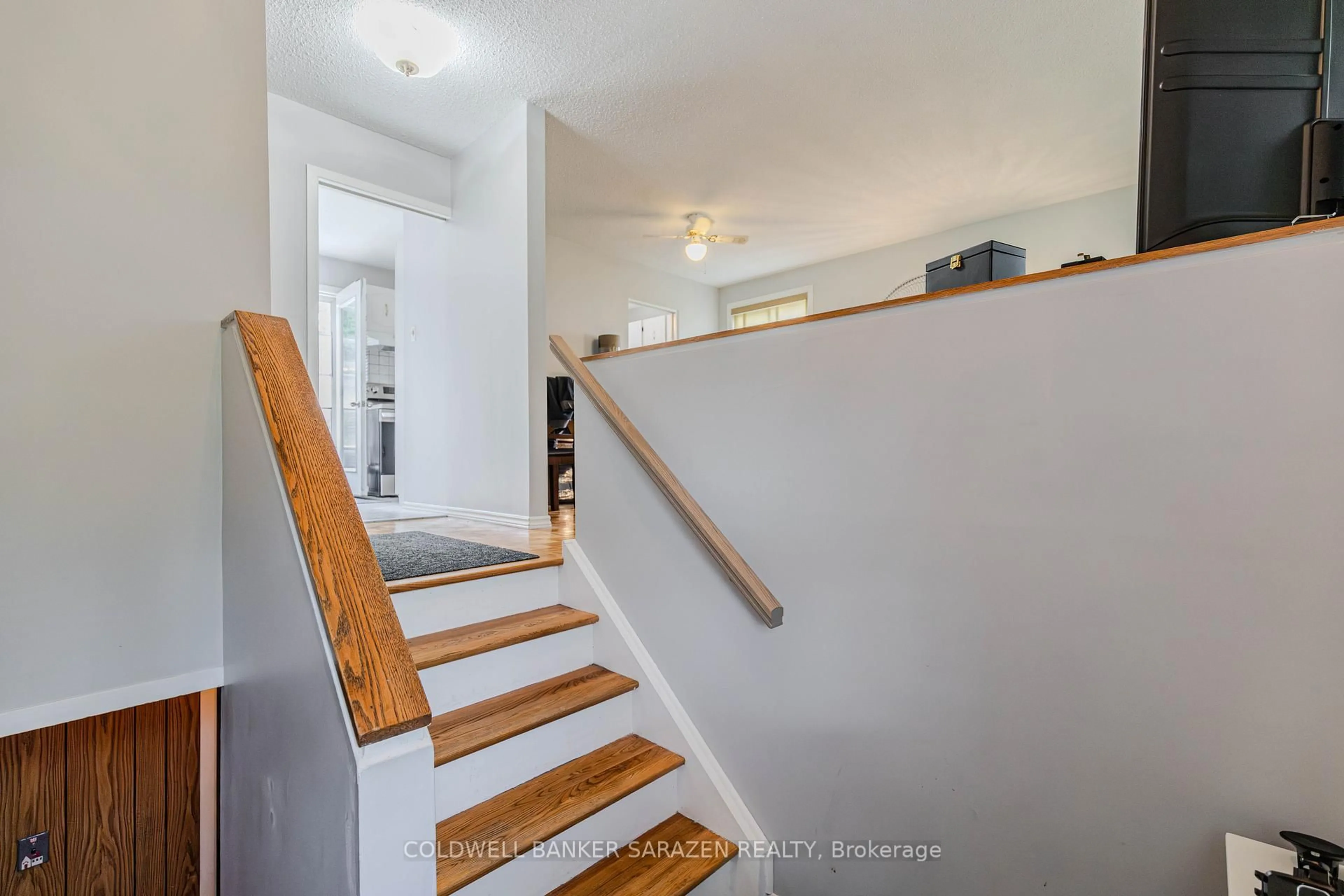 Stairs for 6535 RIDEAU VALLEY Dr, Manotick Ontario K4M 1B3