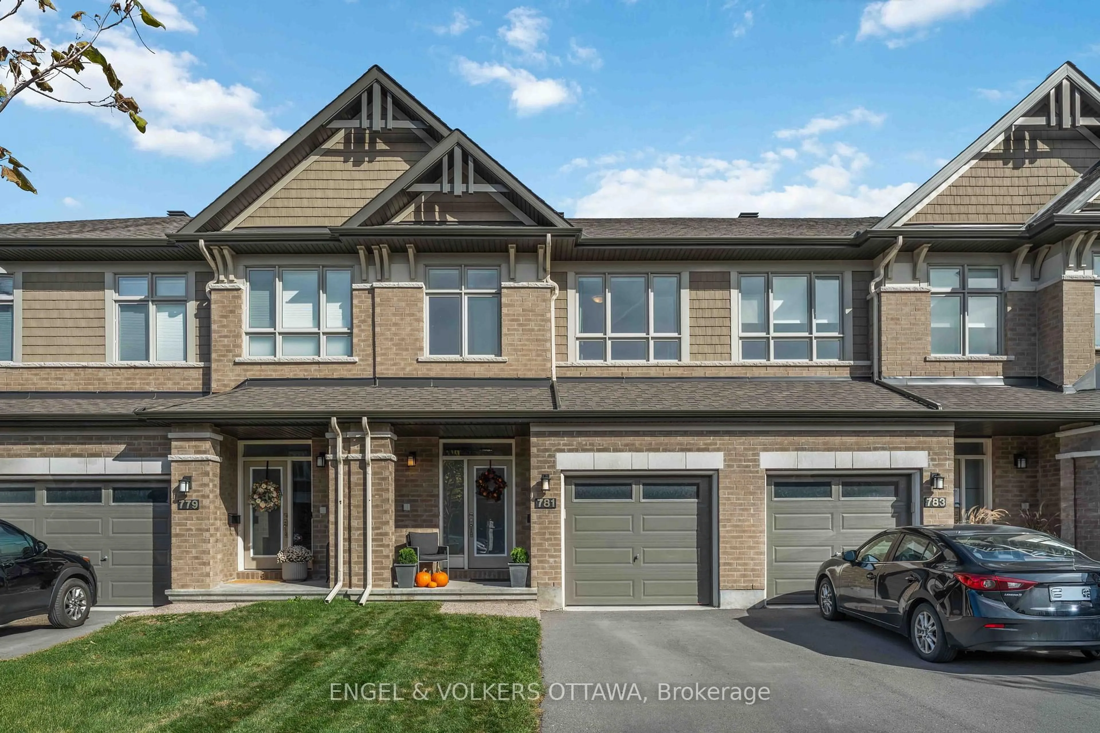 Home with brick exterior material, street for 781 Cairn Cres, Ottawa Ontario K1W 0P7