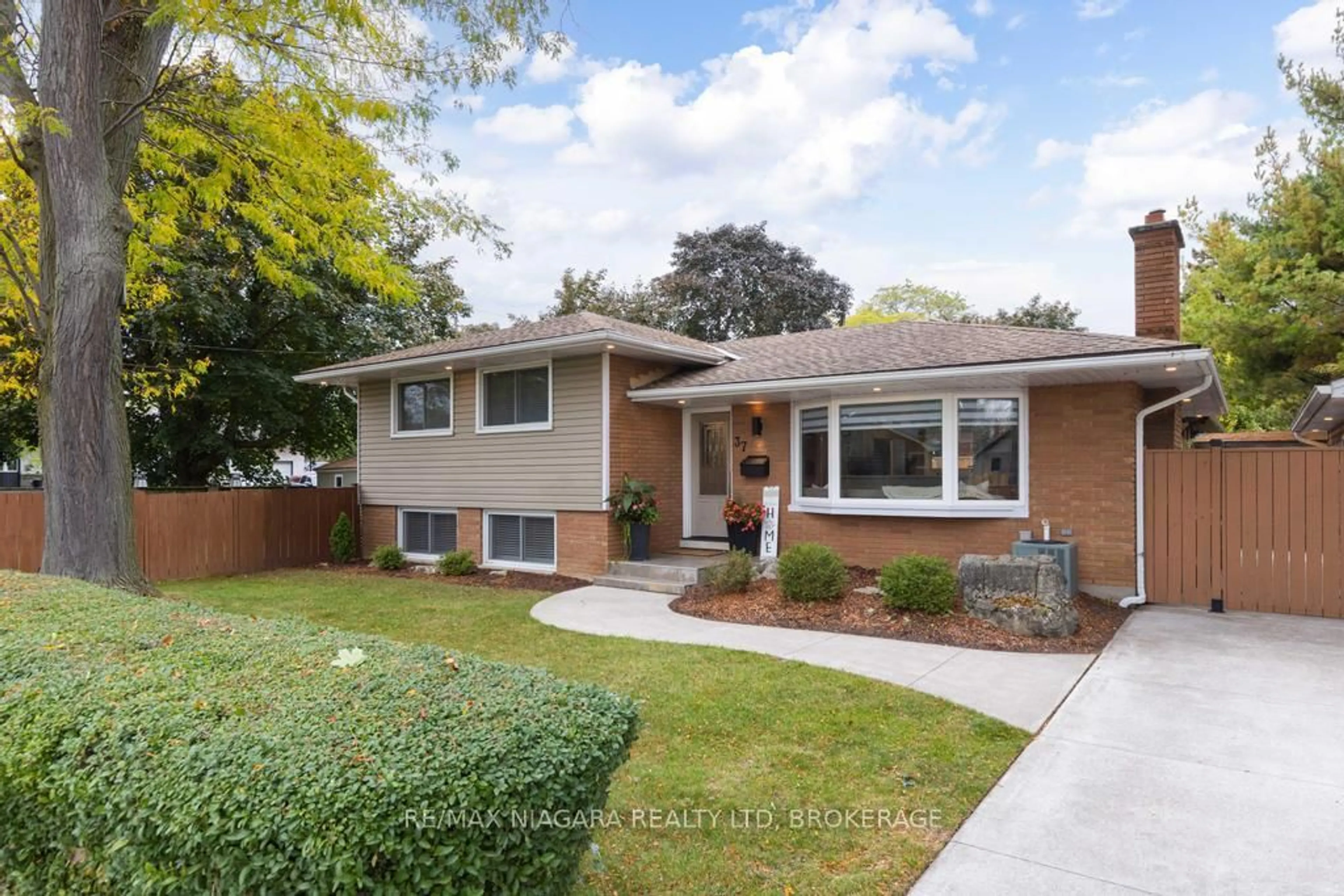 Home with brick exterior material, street for 37 Parnell Rd, St. Catharines Ontario L2N 2W5