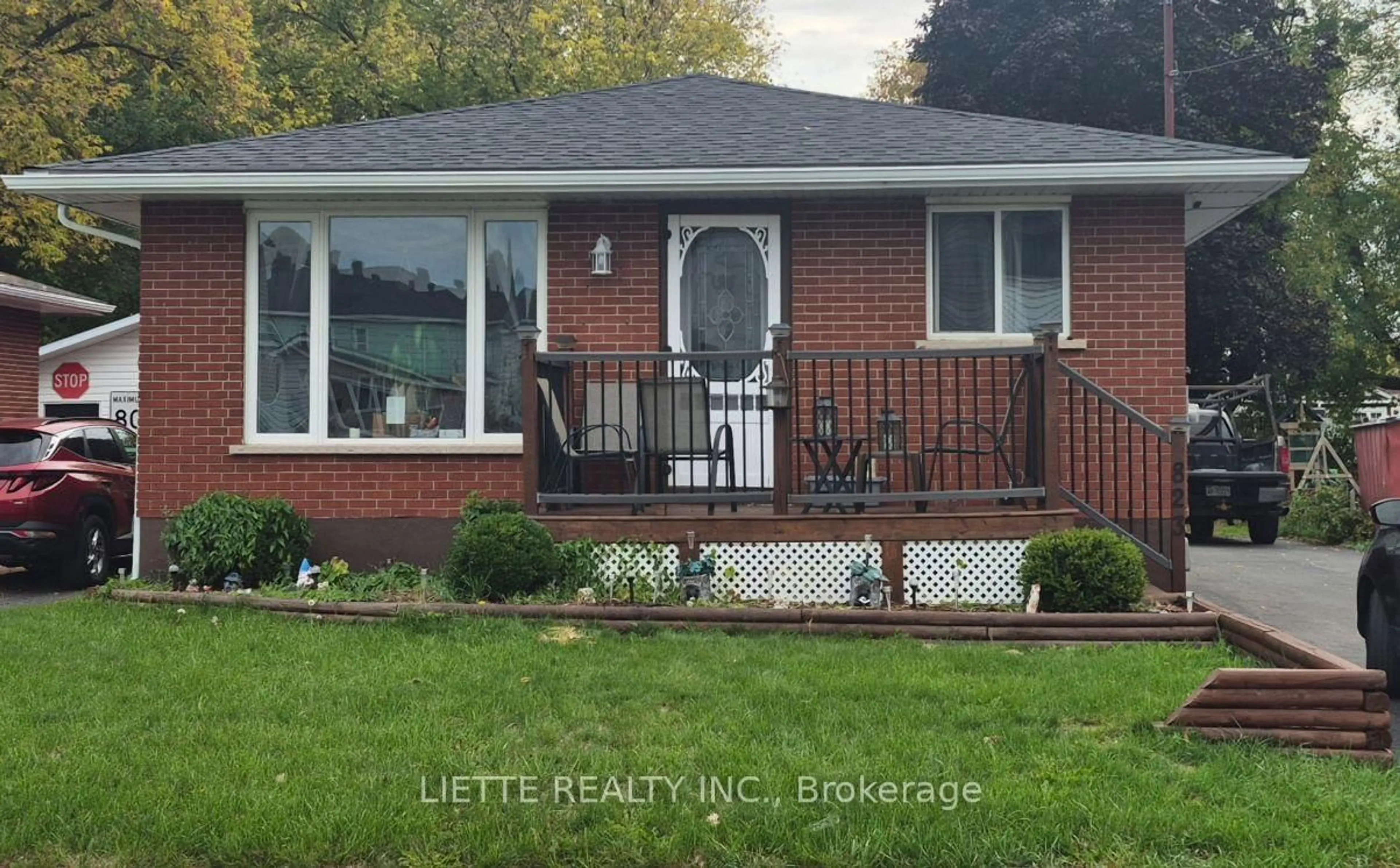 Home with brick exterior material, unknown for 823 Bedford St, Cornwall Ontario K6J 4E9
