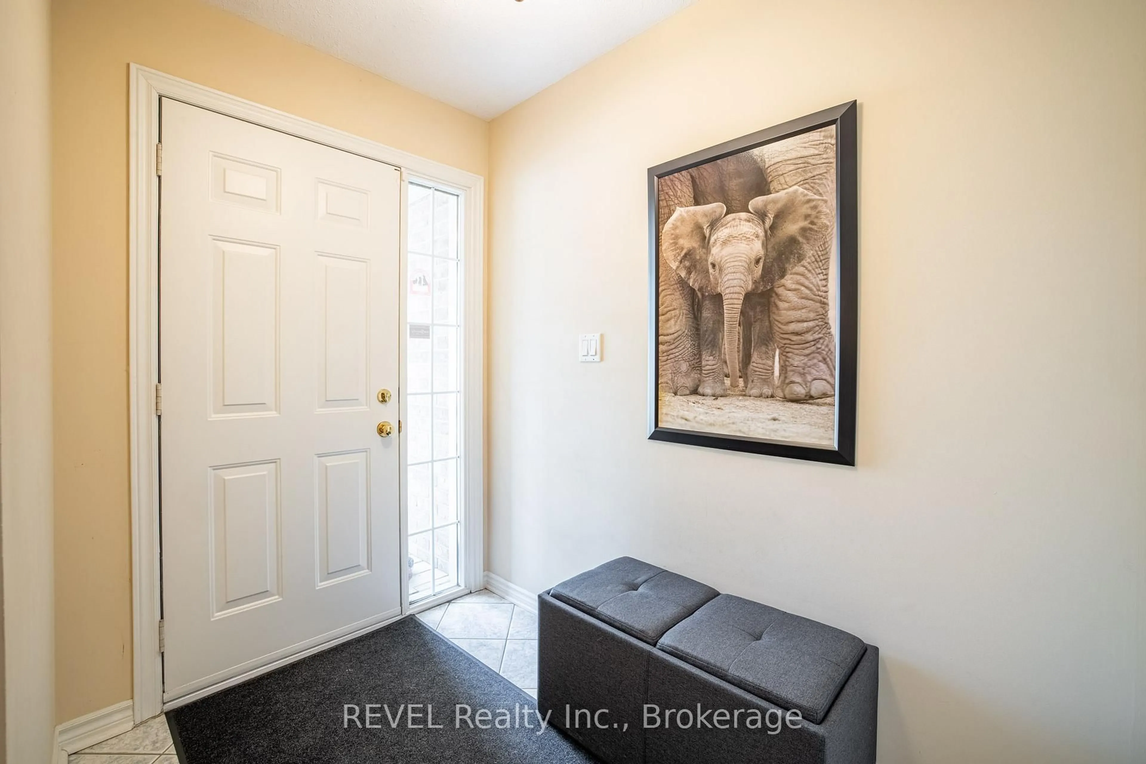 Indoor entryway for 1439 Niagara Stone Rd #23, Niagara-on-the-Lake Ontario L0S 1J0