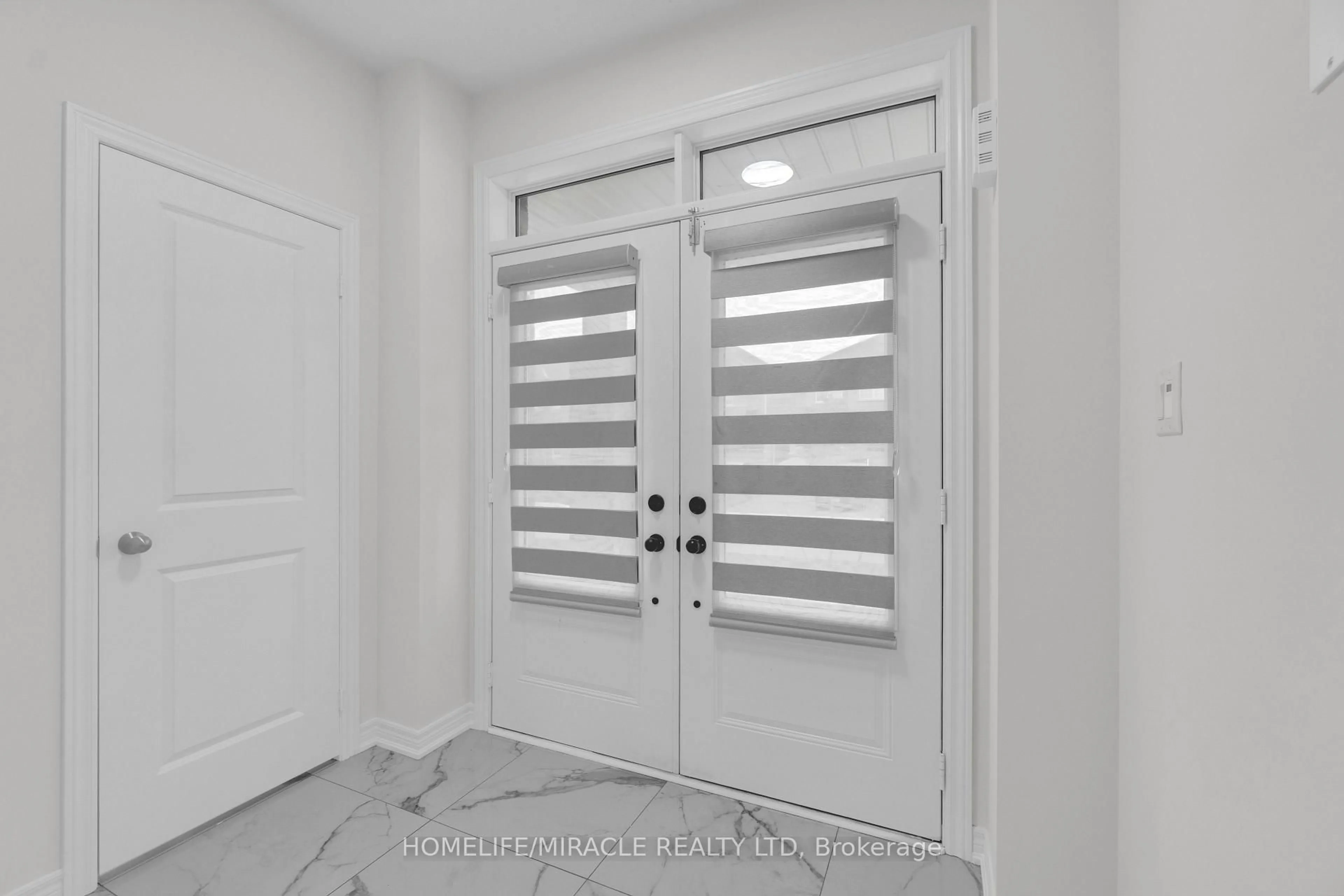 Indoor entryway for 249 Chippewa Ave, Shelburne Ontario L9V 3Y3