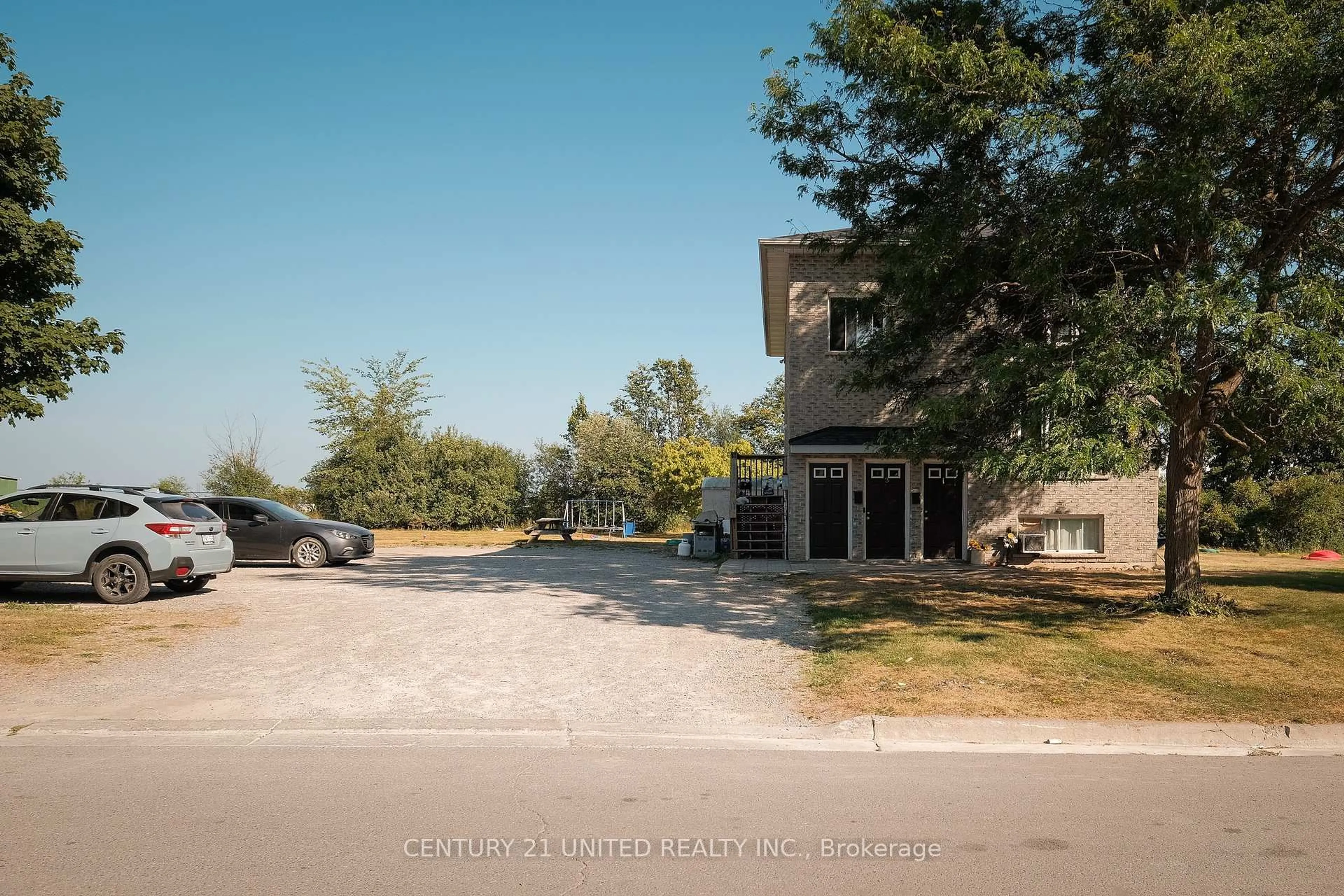 A pic from outside/outdoor area/front of a property/back of a property/a pic from drone, unknown for 538 Crystal Dr, Peterborough South Ontario K9J 8H1
