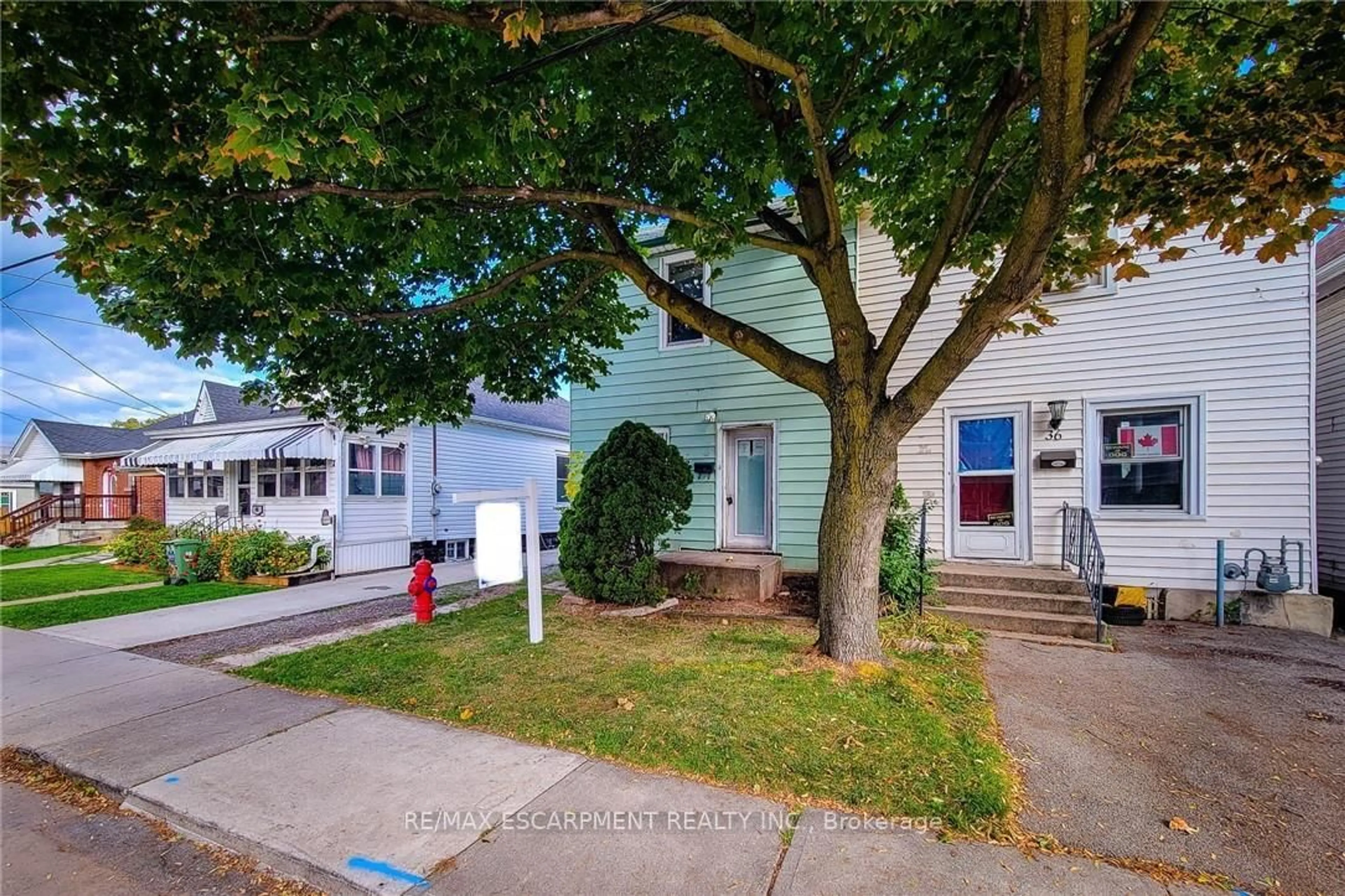 A pic from outside/outdoor area/front of a property/back of a property/a pic from drone, street for 38 Ellis Ave, Hamilton Ontario L8H 4L7