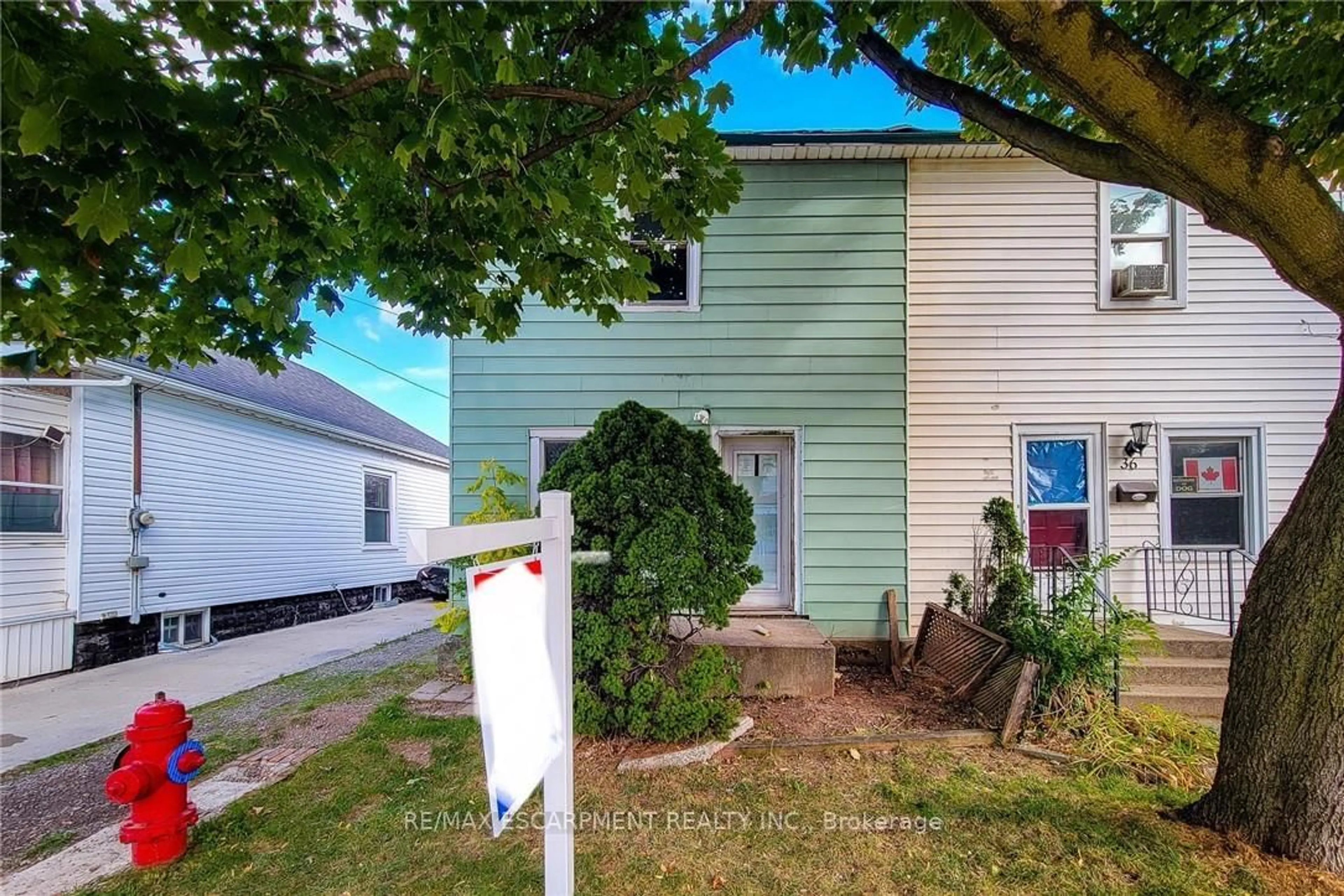 Home with vinyl exterior material, street for 38 Ellis Ave, Hamilton Ontario L8H 4L7
