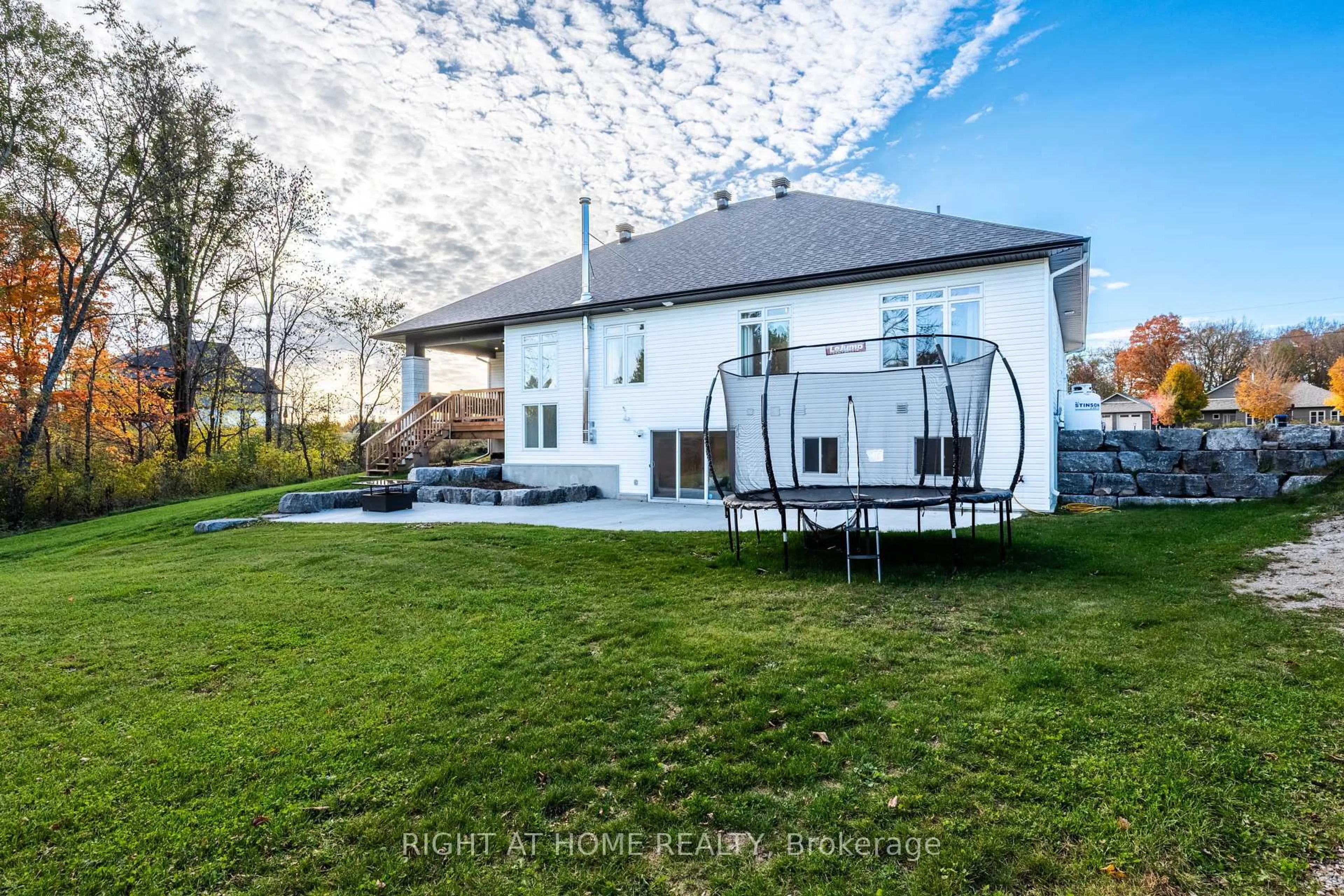 Home with vinyl exterior material, unknown for 119 Ernest Way, Perth Ontario K7H 0B4