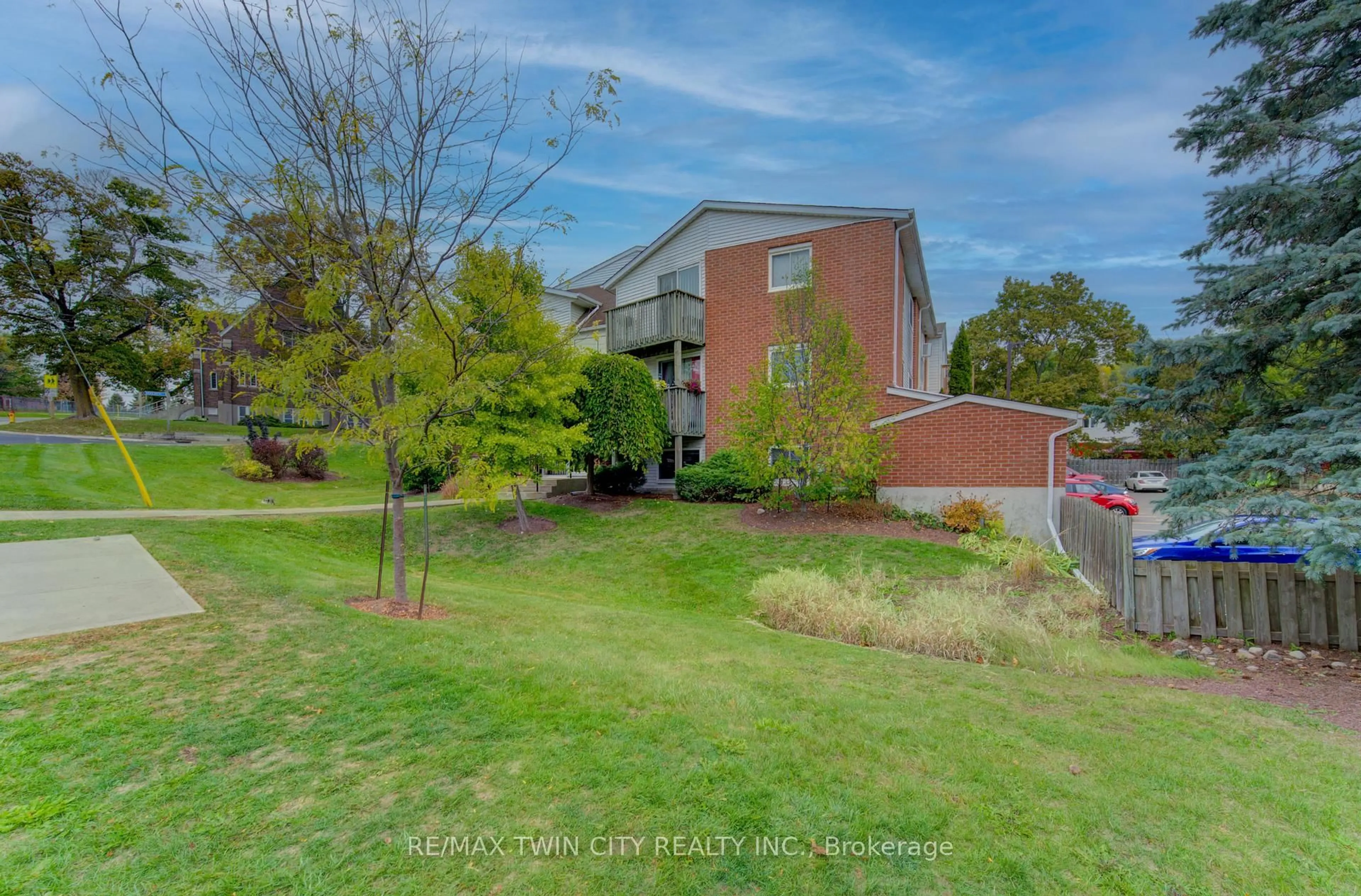 A pic from outside/outdoor area/front of a property/back of a property/a pic from drone, unknown for 30 BRIDGE St, Kitchener Ontario N2K 1K4