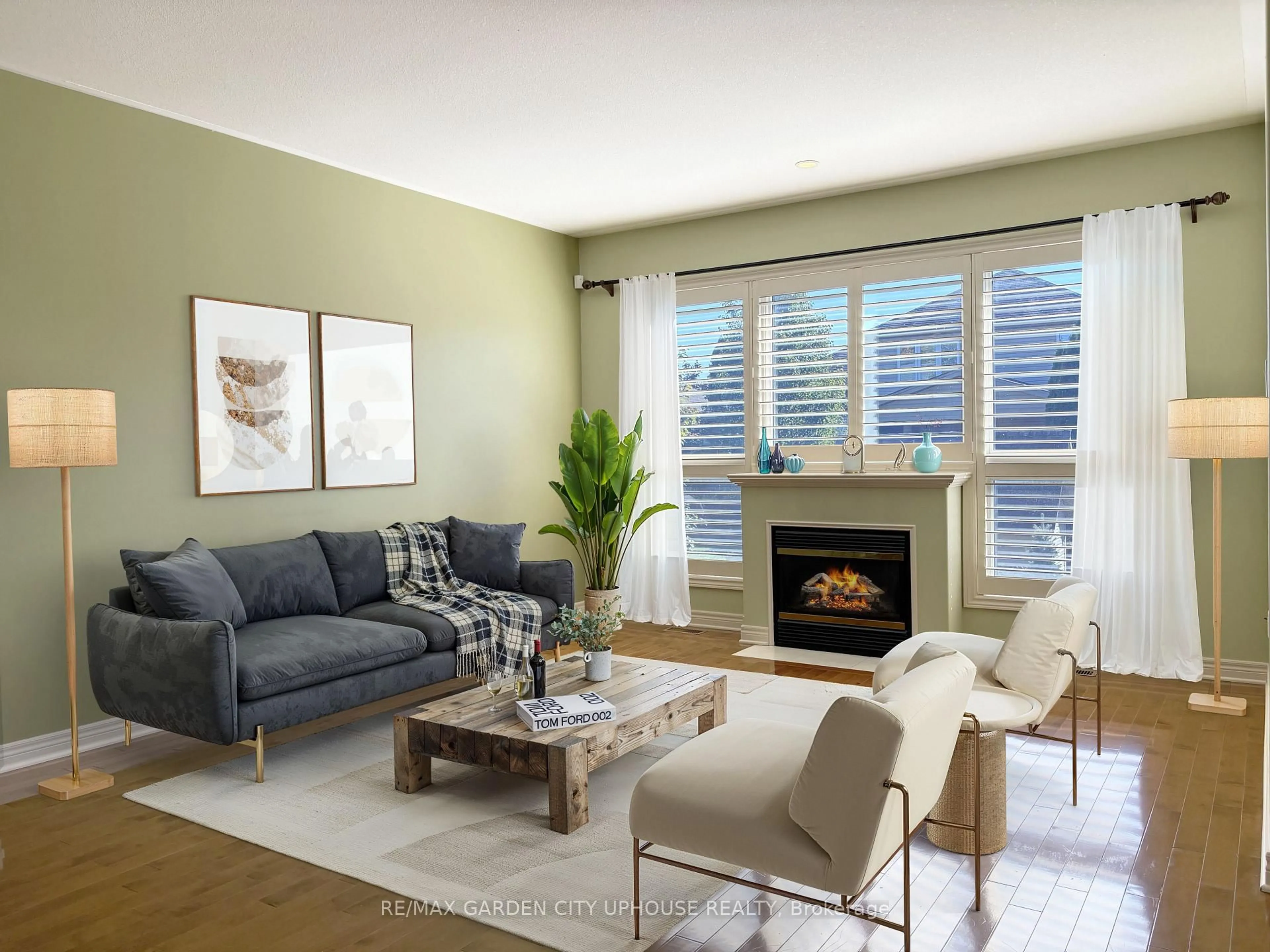 Living room with furniture, wood/laminate floor for 132 LORETTA Dr, Niagara-on-the-Lake Ontario L0S 1T0