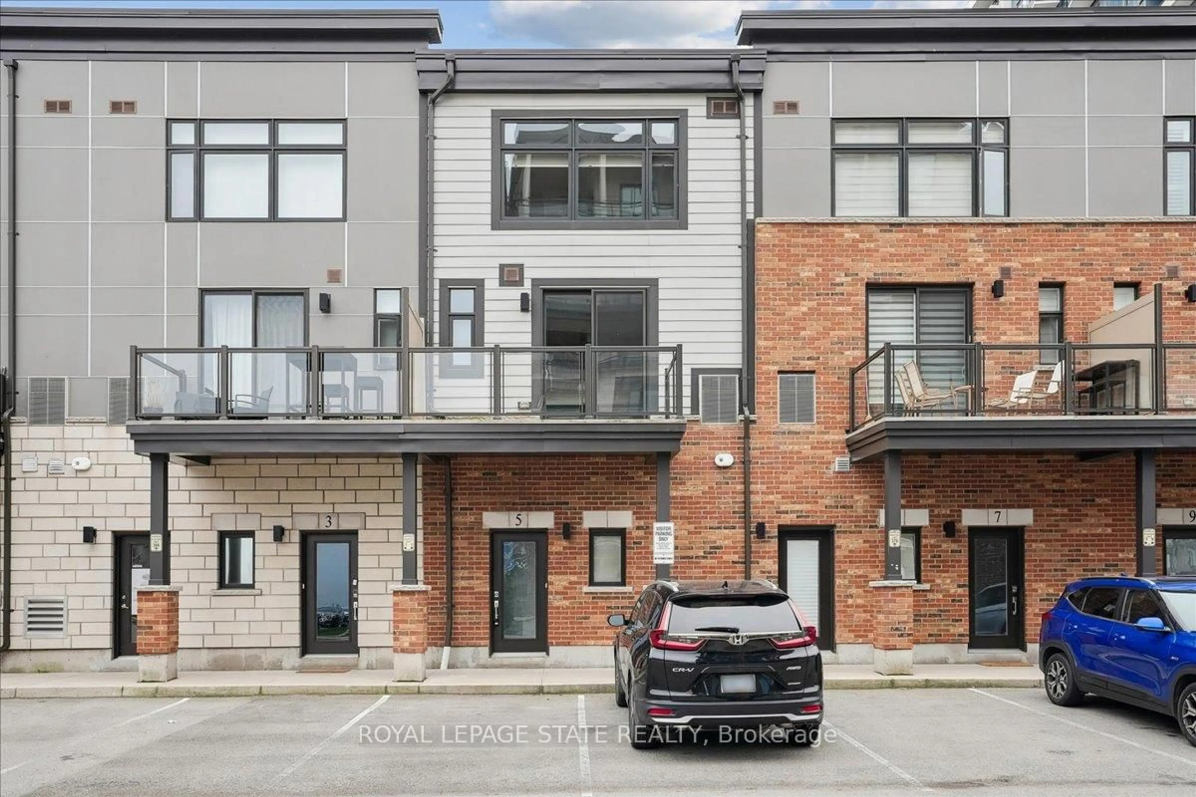 Home with brick exterior material, street for 5 Esplanade Lane, Grimsby Ontario L3M 5R4