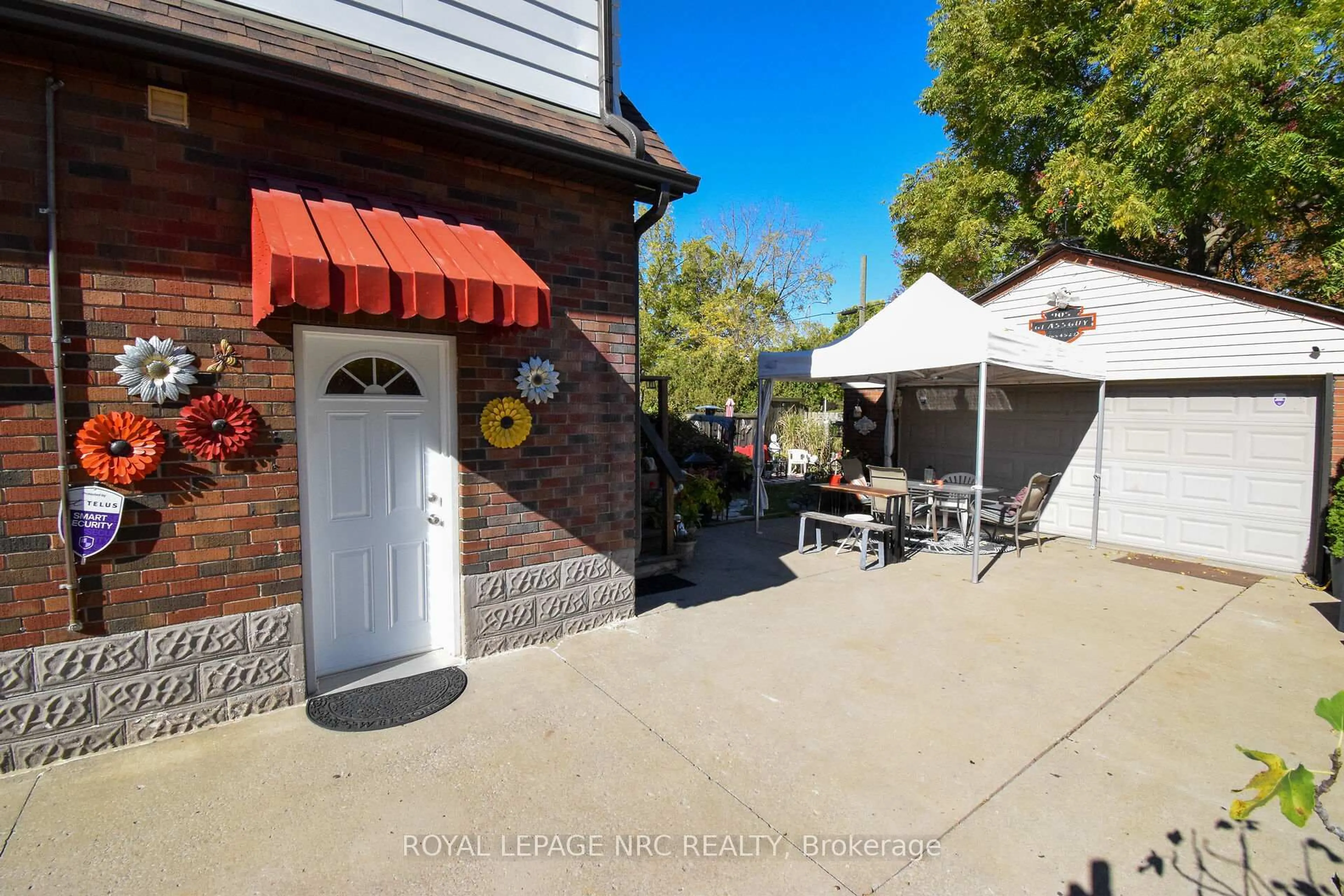 Patio, street for 5367 Kitchener St, Niagara Falls Ontario L2G 1B6