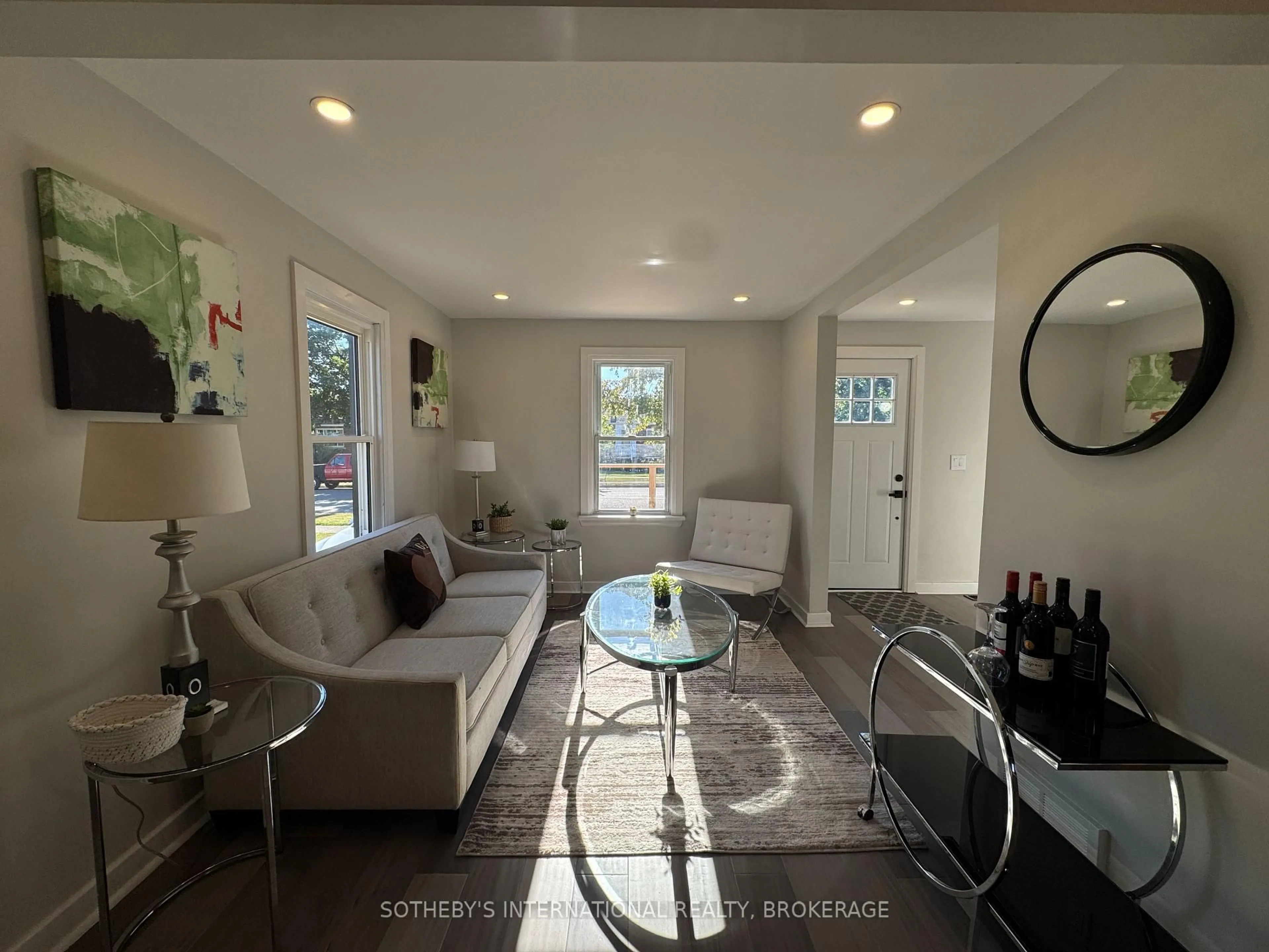 Living room with furniture, unknown for 260 Wallace Ave, Welland Ontario L3B 1R6