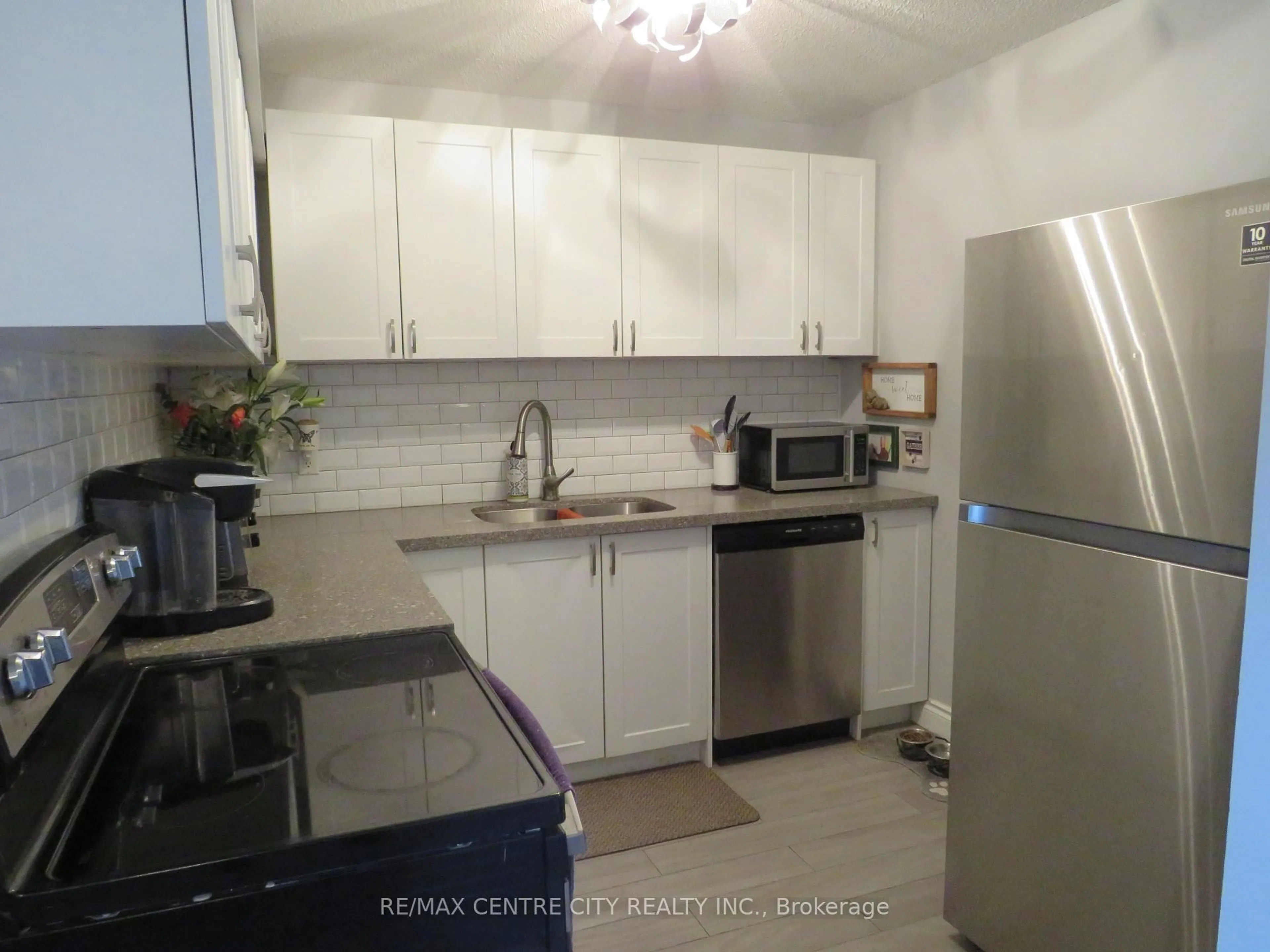 Standard kitchen, unknown for 15 Jacksway Cres #402, London North Ontario N5X 3T8