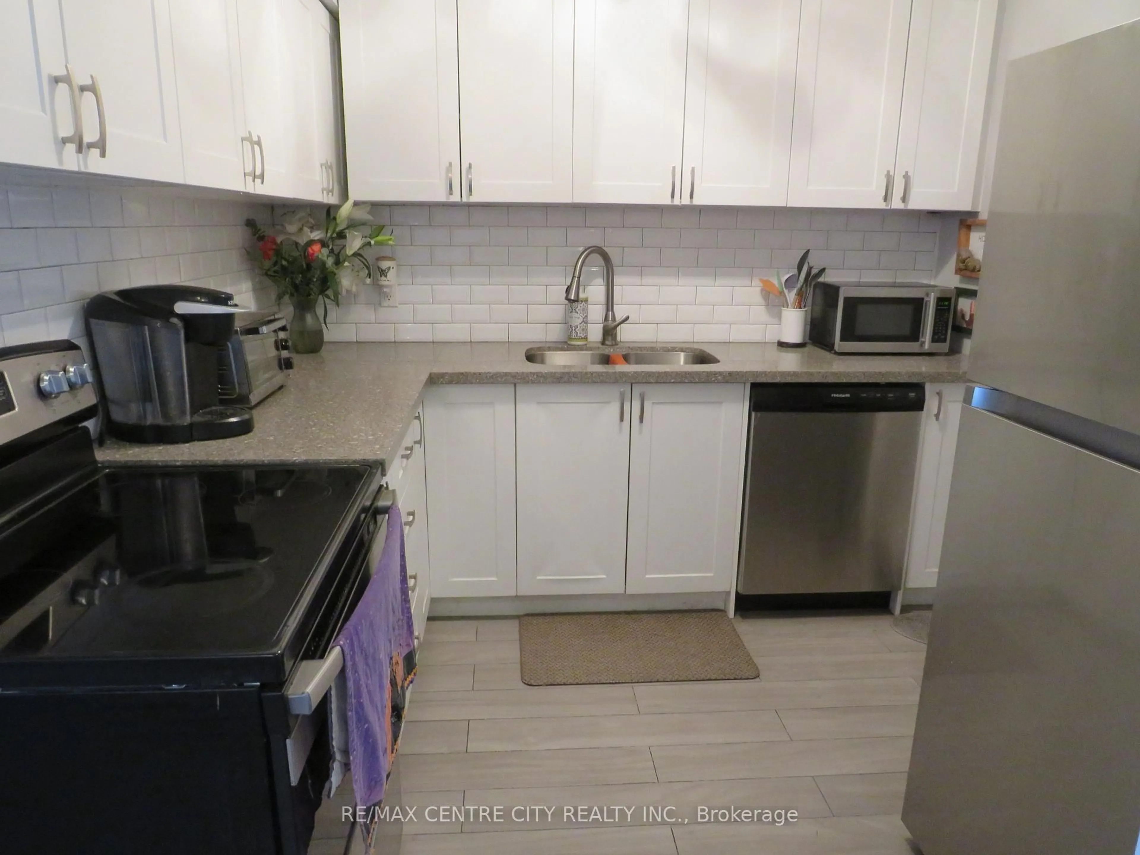 Standard kitchen, ceramic/tile floor for 15 Jacksway Cres #402, London North Ontario N5X 3T8