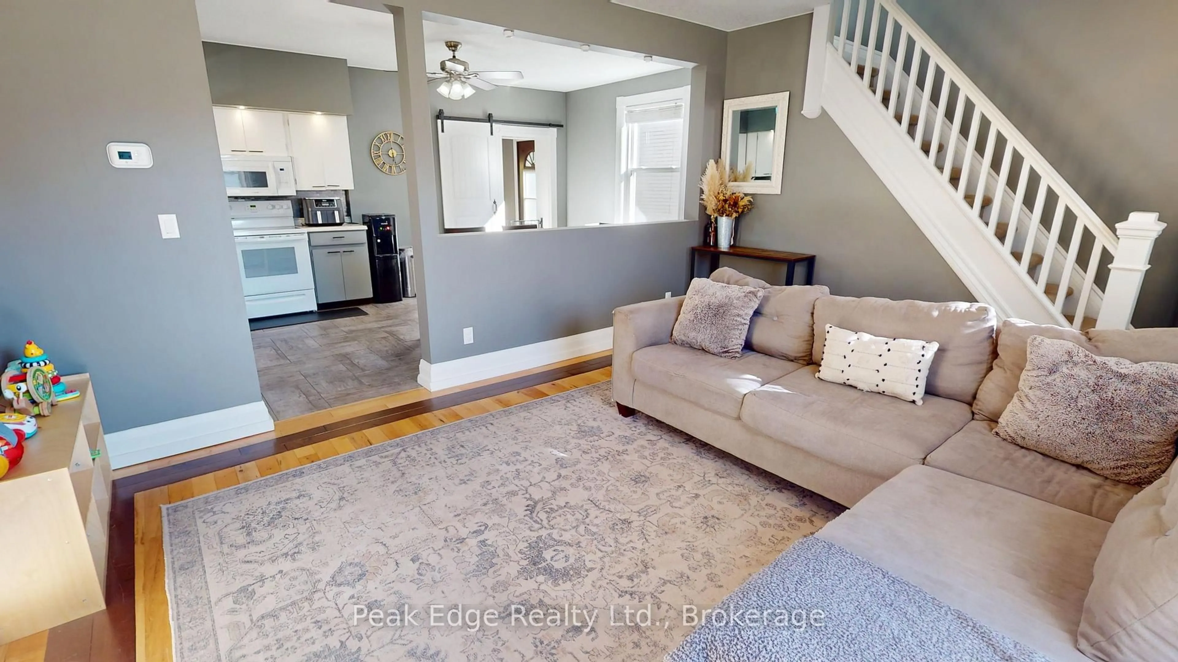 Living room with furniture, unknown for 631 12th Ave, Hanover Ontario N4N 2V5
