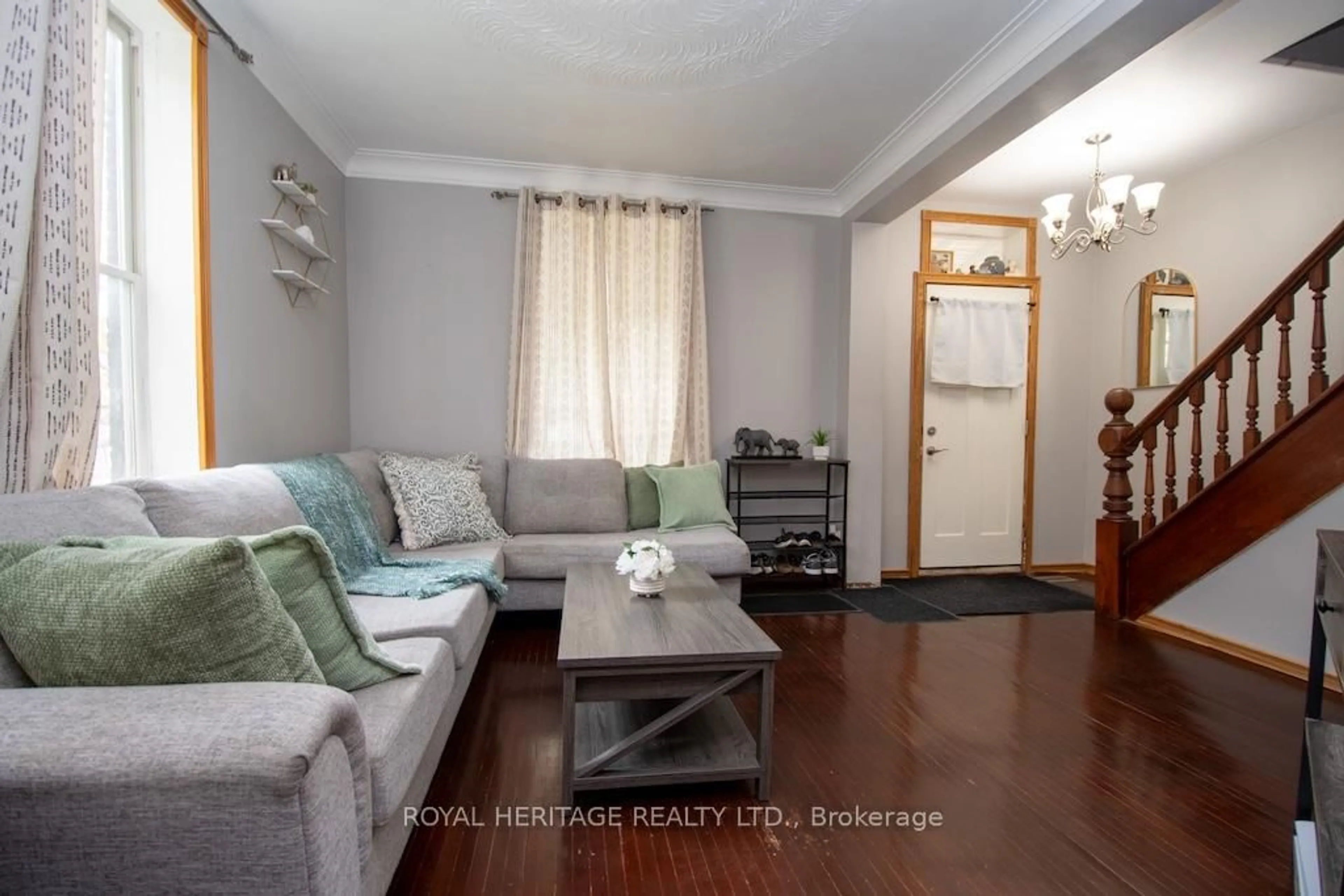 Living room with furniture, wood/laminate floor for 48 Elgin St, Kawartha Lakes Ontario K9V 3W3