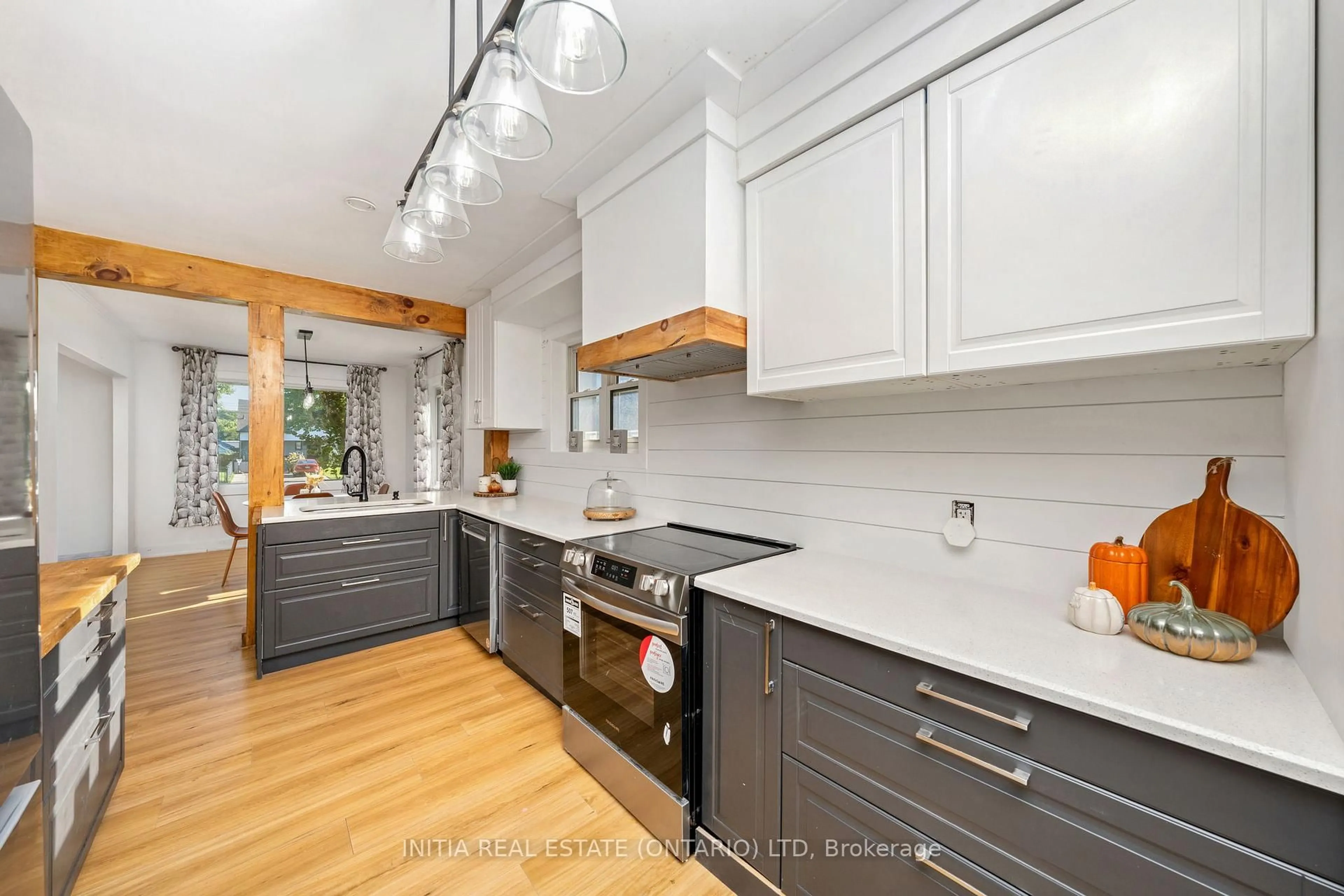 Open concept kitchen, unknown for 730 TALFOURD St, Sarnia Ontario N7T 1R9