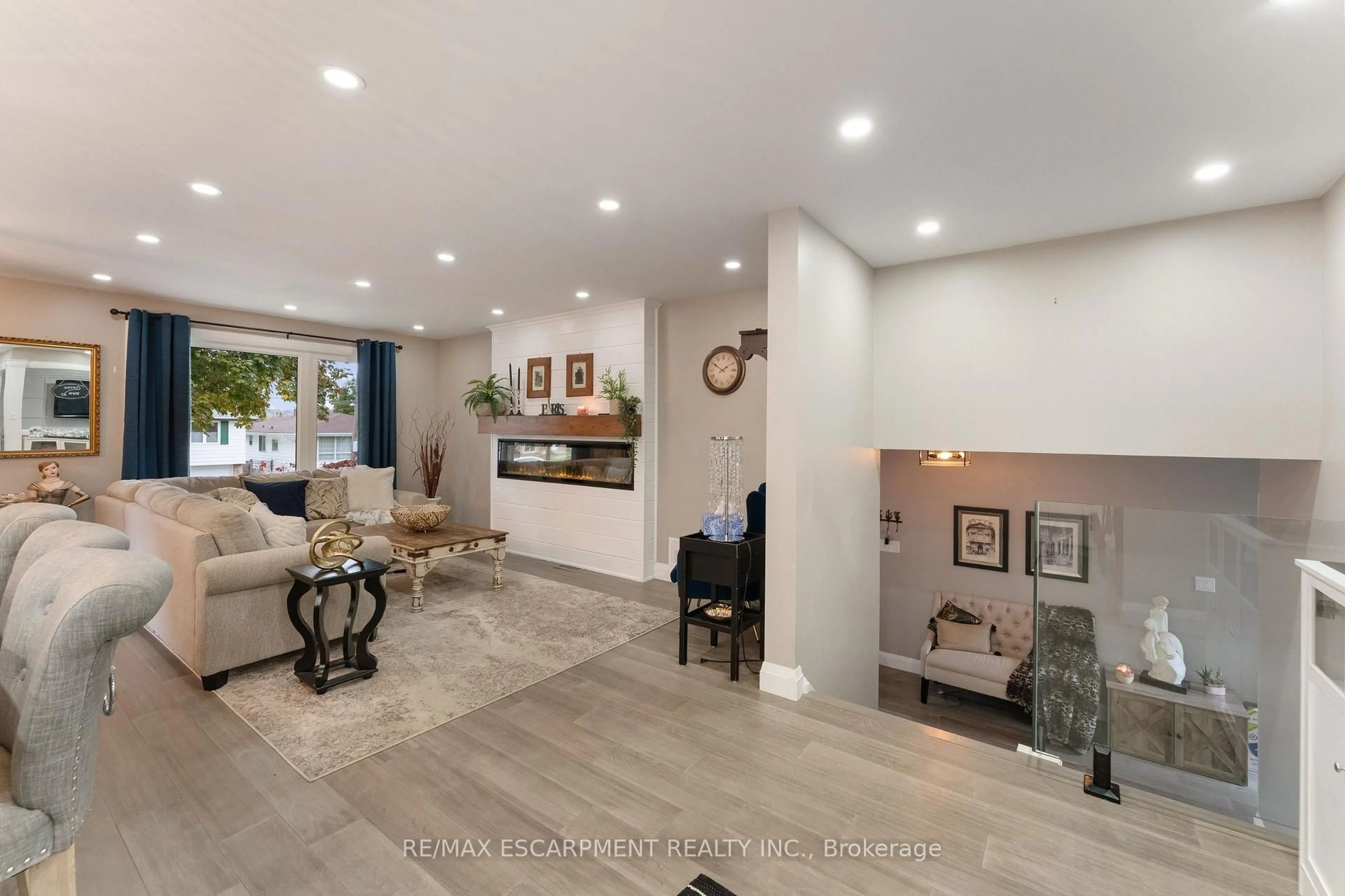 Indoor entryway for 168 Hanover Pl, Hamilton Ontario L8K 5X6