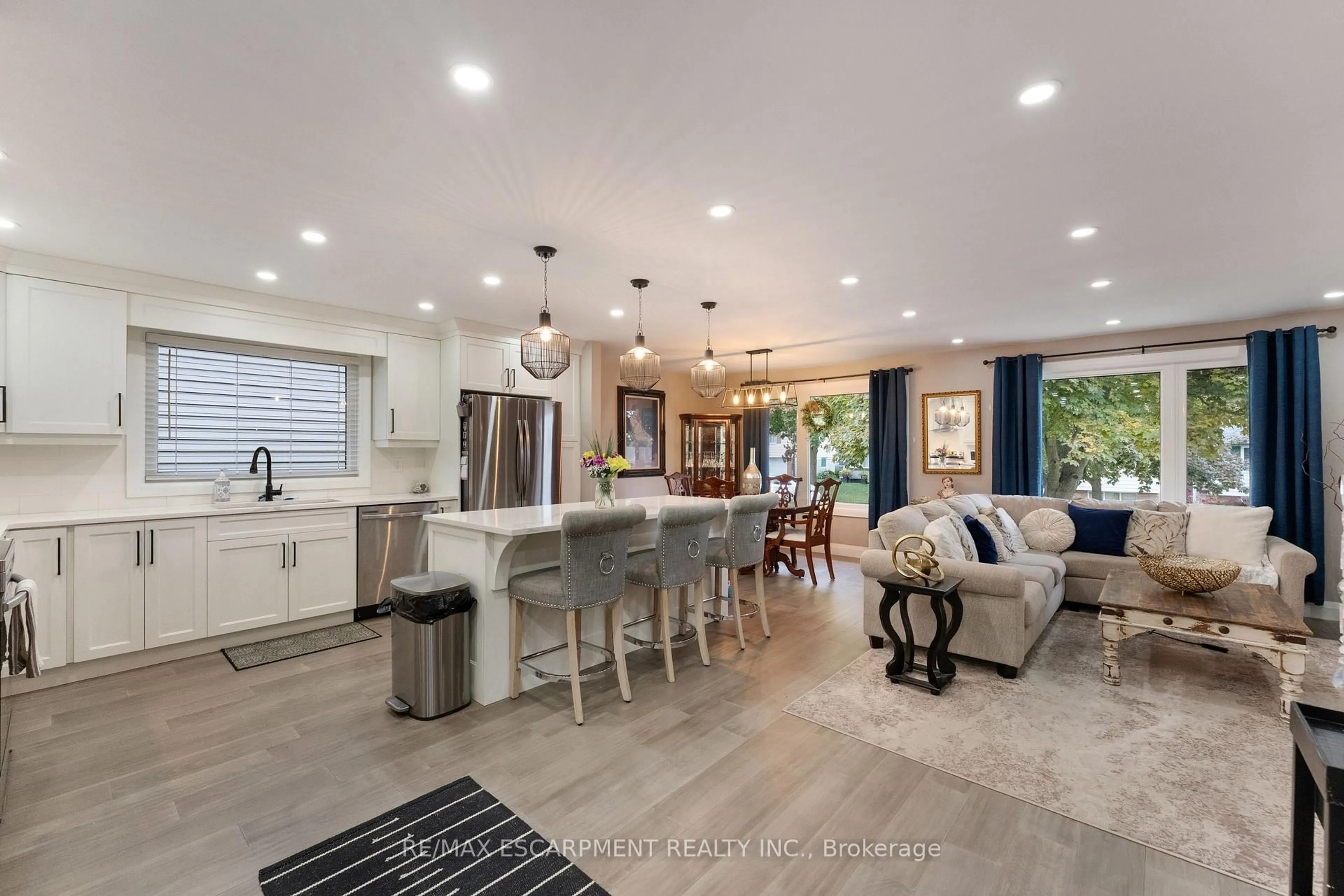 Open concept kitchen, ceramic/tile floor for 168 Hanover Pl, Hamilton Ontario L8K 5X6