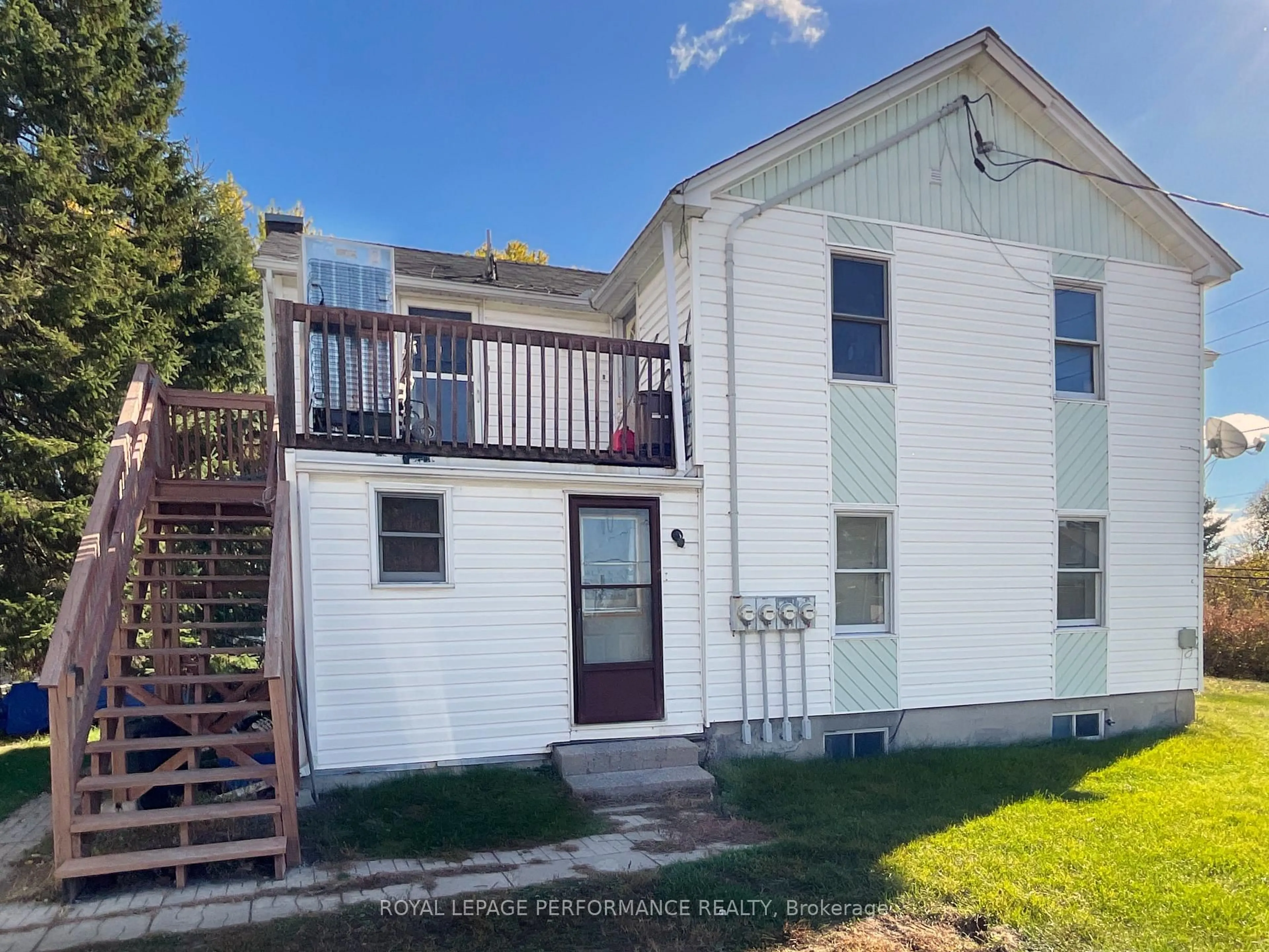 A pic from outside/outdoor area/front of a property/back of a property/a pic from drone, unknown for 1751 Fauteux St, Champlain Ontario K6A 2R2