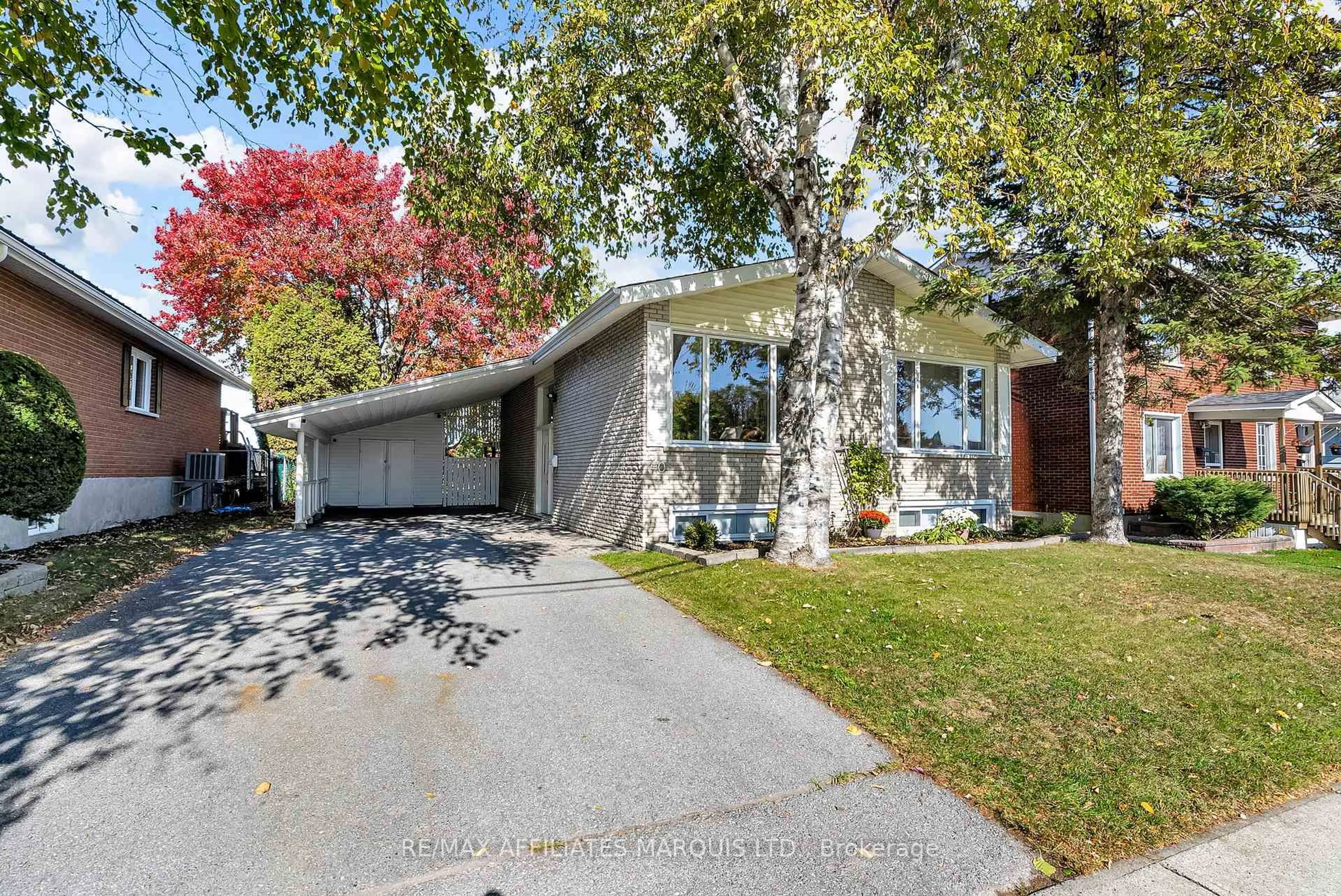 Unknown for 220 Fifteenth St, Cornwall Ontario K6J 3J8
